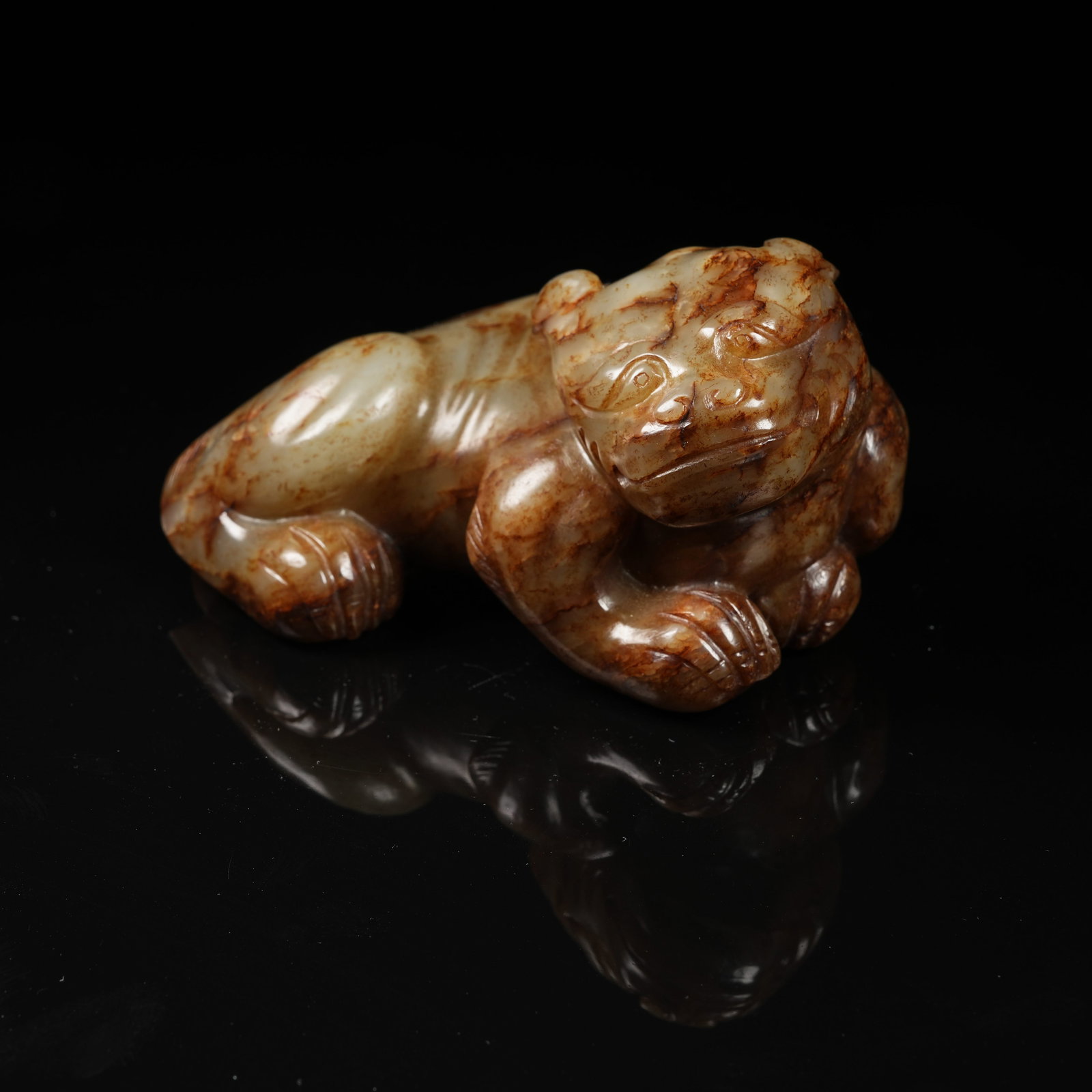 A ARCHAIC JADE RECUMBENT BEAST FIGURINE: Archaic jade recumbent beast figurine