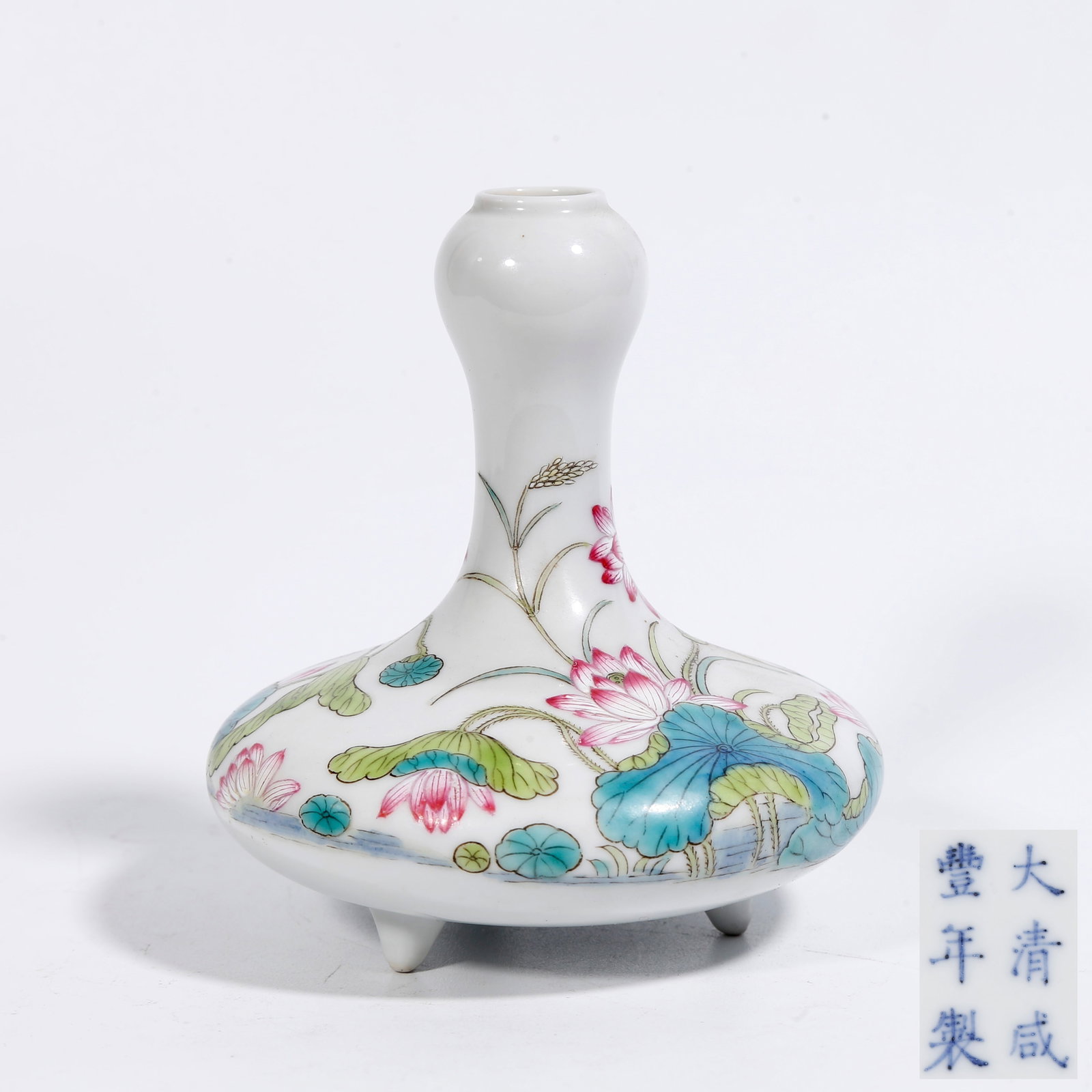 A FAMILLE-ROSE GARLIC-NECK VASE WITH LOTUS MOTIF (1 of 9)