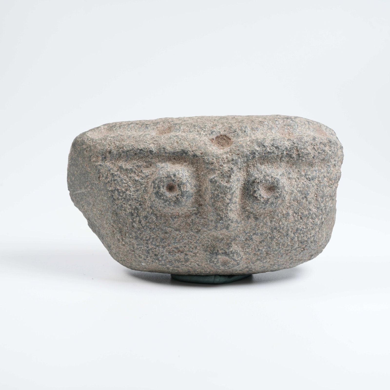 A HONGSHAN CULTURE ARCHAIC JADE ANTHROPOMORPHIC DEITY FIGURINE: Hongshan Culture archaic jade anthropomorphic deity figurine