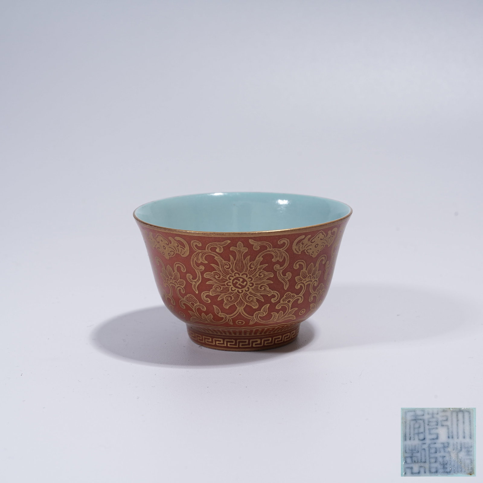 A CORAL RED GLAZE GILDED PRECIOUS FLOWER PATTERN CUP (1 of 9)