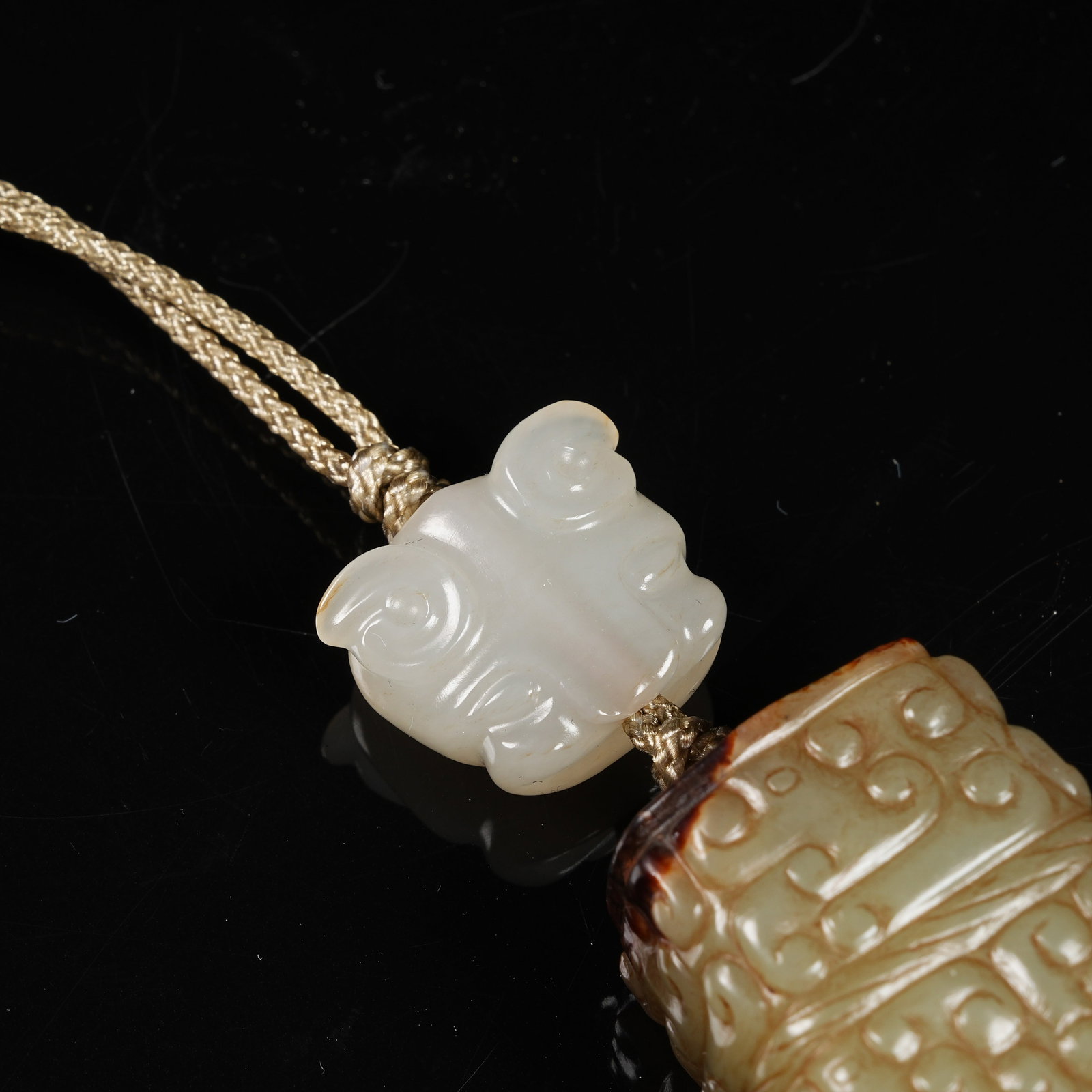 A ARCHAIC JADE CLOUD-SCROLL PATTERN CYLINDRICAL BEAD - 2