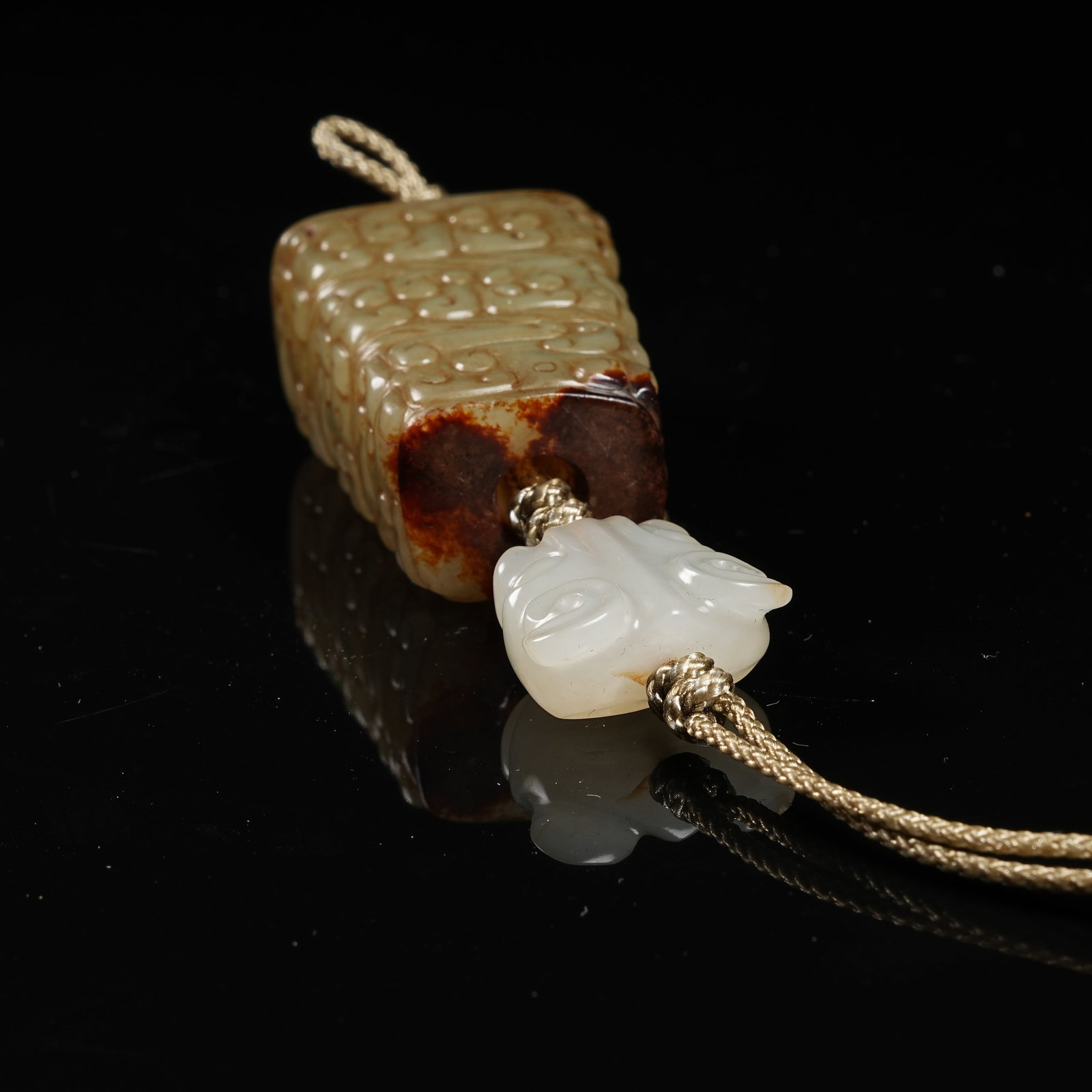 A ARCHAIC JADE CLOUD-SCROLL PATTERN CYLINDRICAL BEAD - 8