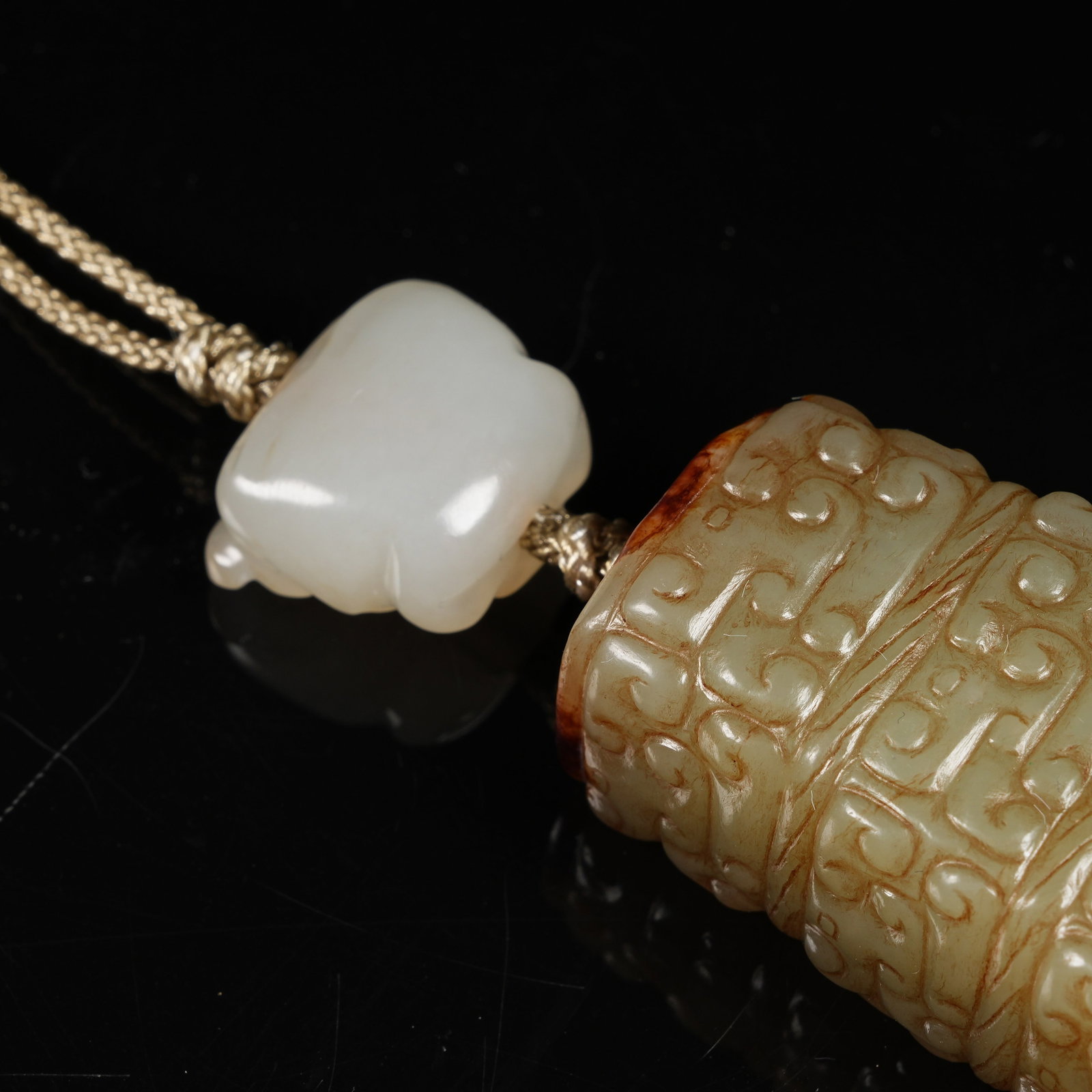 A ARCHAIC JADE CLOUD-SCROLL PATTERN CYLINDRICAL BEAD - 9