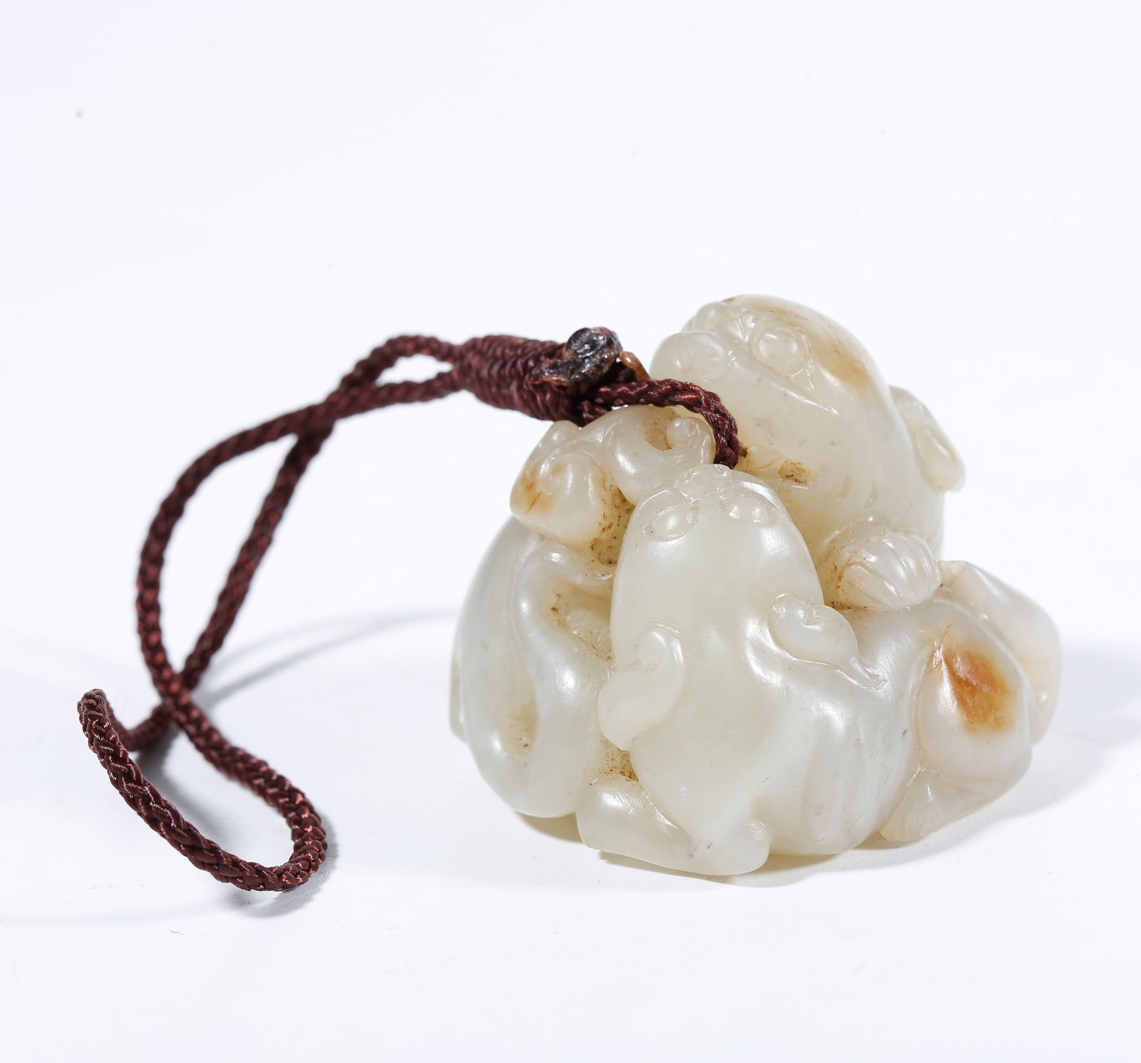 A HETIAN JADE CARVED LARGE-AND-SMALL LION HANDPIECE (1 of 10)
