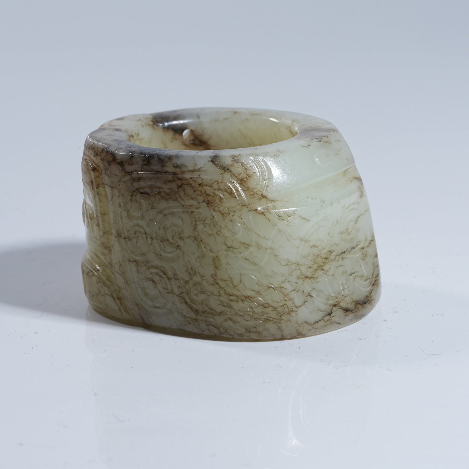 A ANCIENT JADE ARCHER'S THUMB RING (1 of 9)