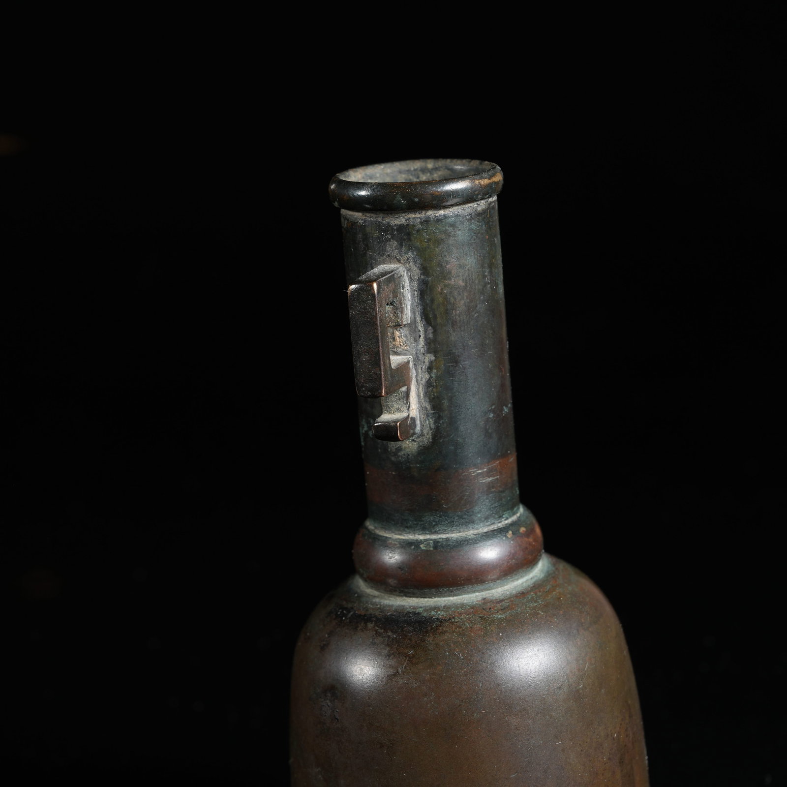A BRONZE RITUAL VASE - 2