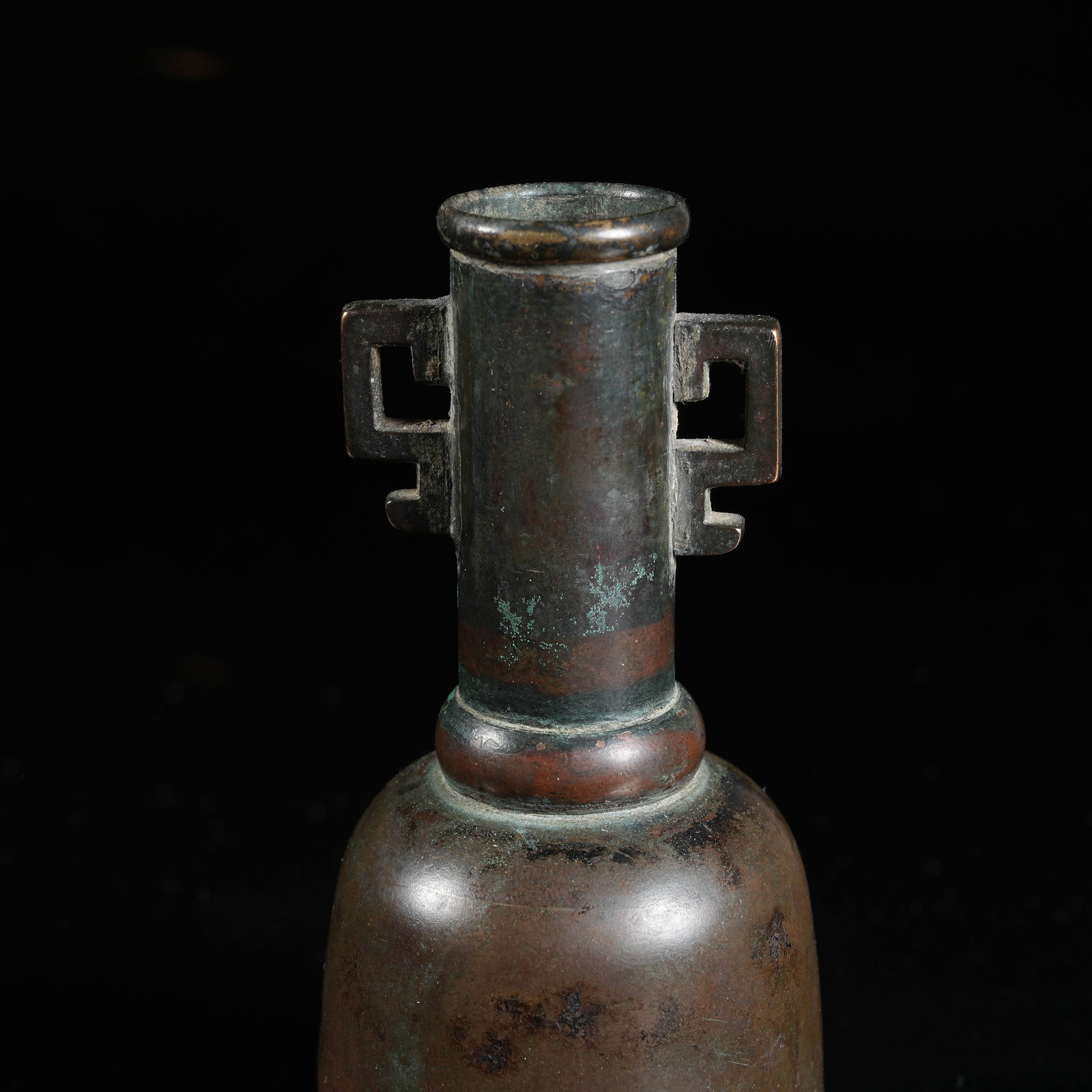 A BRONZE RITUAL VASE - 8