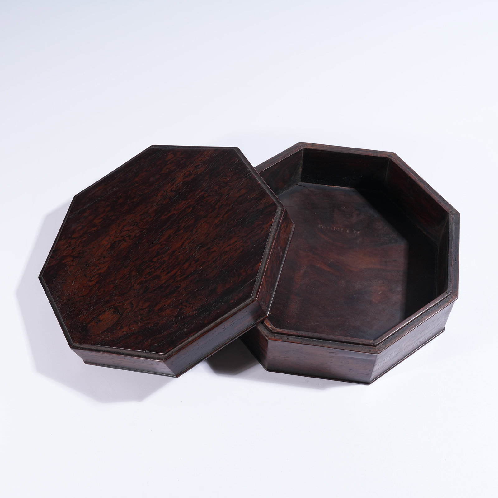 A HUANGHUALI OCTAGONAL COVERED BOX (1 of 10)