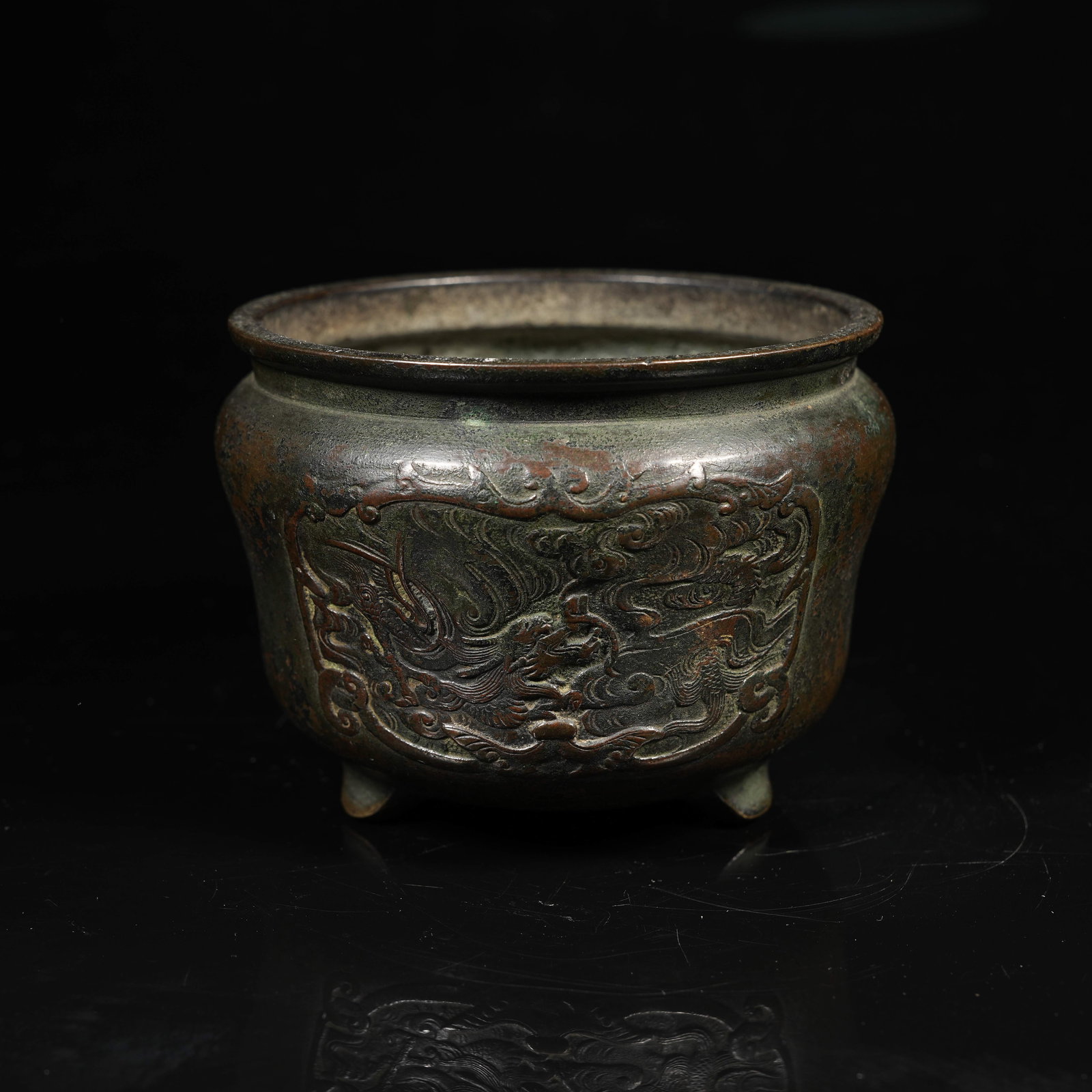 A COPPER CENSER WITH CLOUD AND DRAGON PATTERNS (1 of 9)