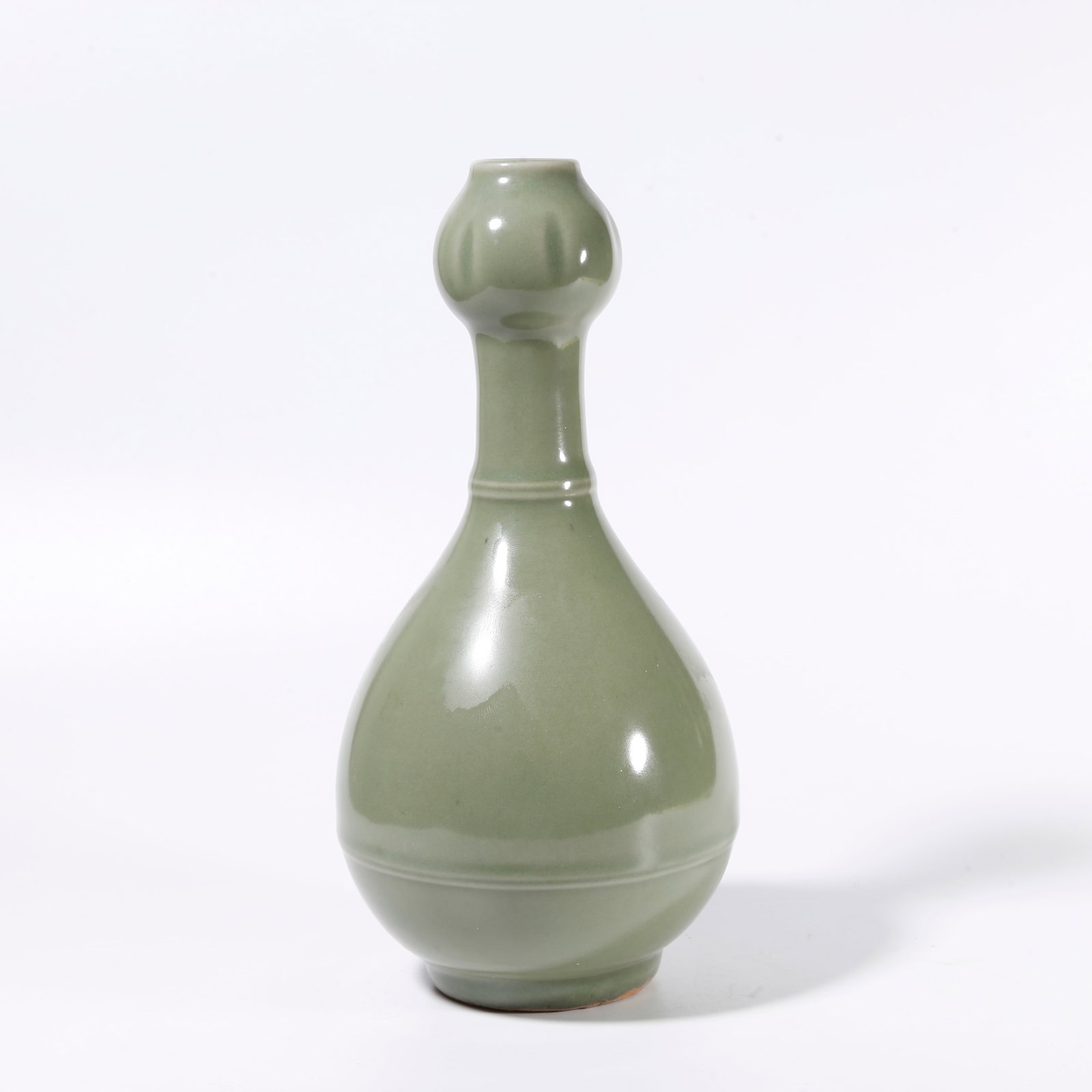 A GARLIC-HEAD VASE FROM LONGQUAN KILN (1 of 9)
