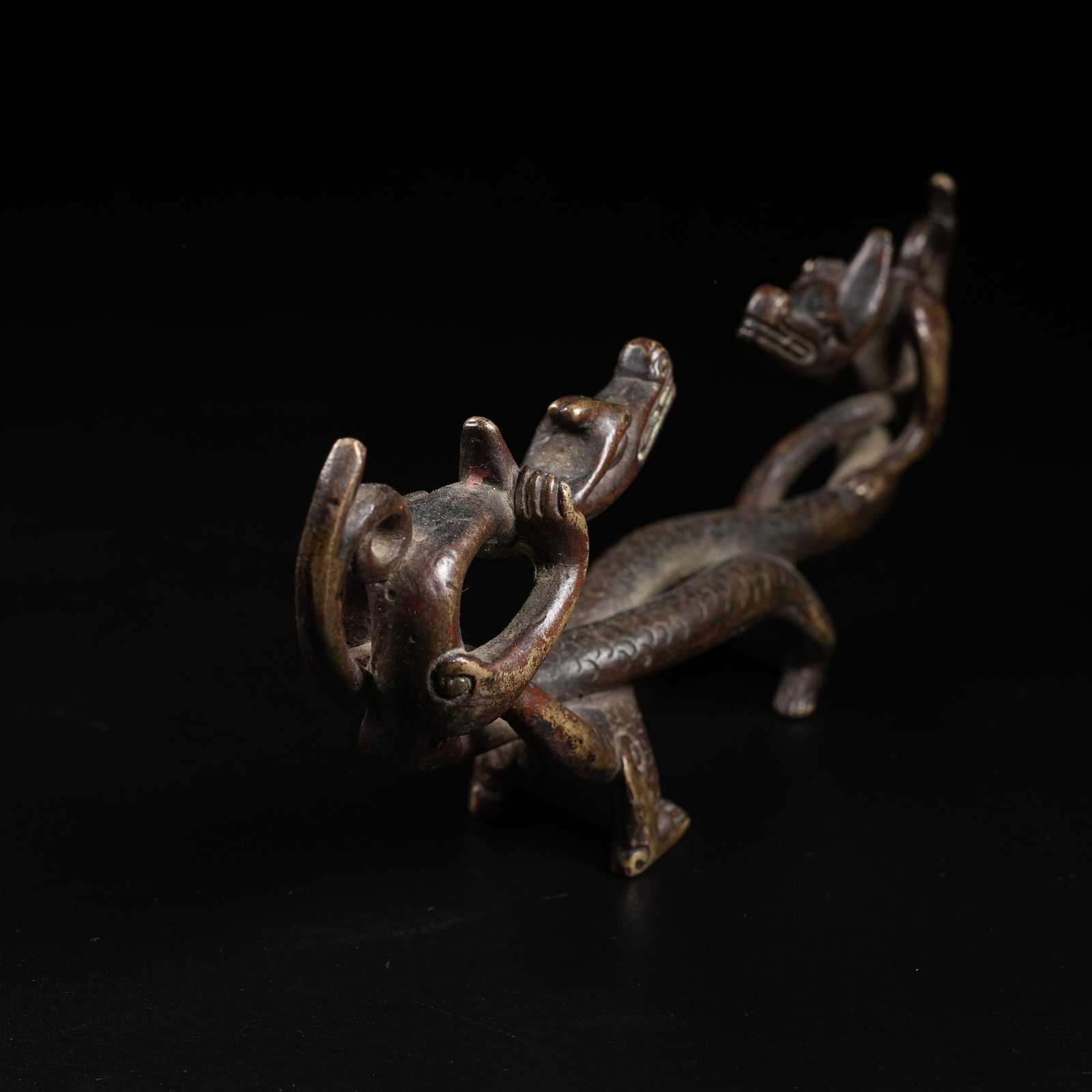 A COPPER BRUSH REST WITH DRAGON PATTERN - 2