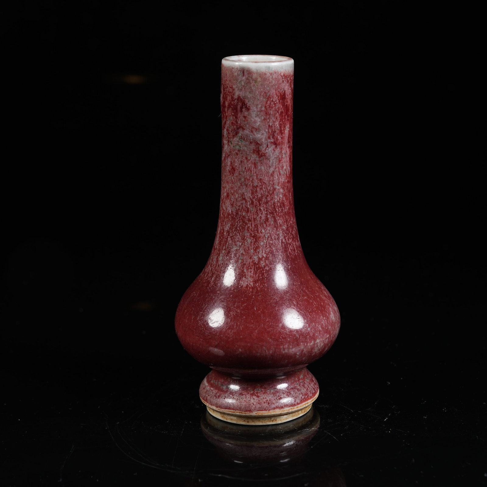 A KIDNEY BEAN RED GLAZE LONG-NECK VASE: Kidney Bean Red Glaze Long-neck Vase