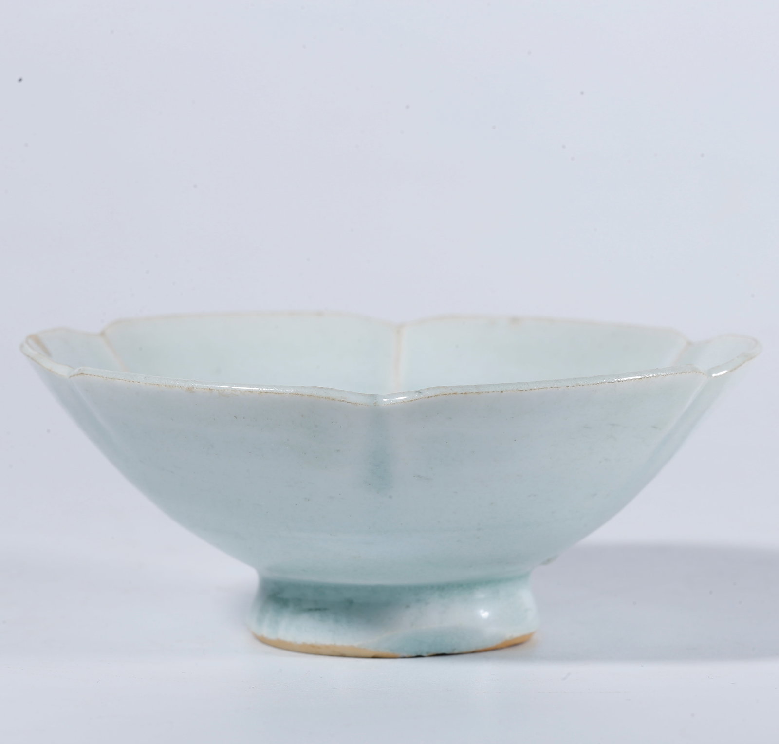 A HUTIAN KILN BOWL WITH SUBTLY CARVED FLORAL PATTERNS: Hutian Kiln Bowl with Subtly Carved Floral Patterns