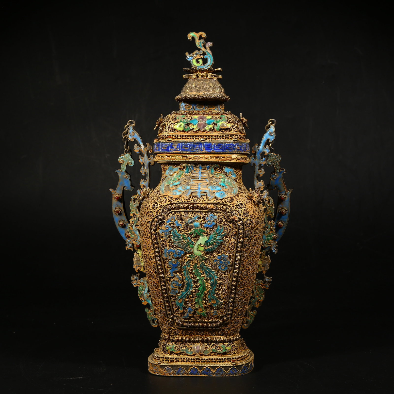 A GILDED SILVER FILIGREE CLOISONNÉ EWER WITH PHOENIX DESIGN AND HANDLE: Gilded silver filigree cloisonné ewer with phoenix design and handle