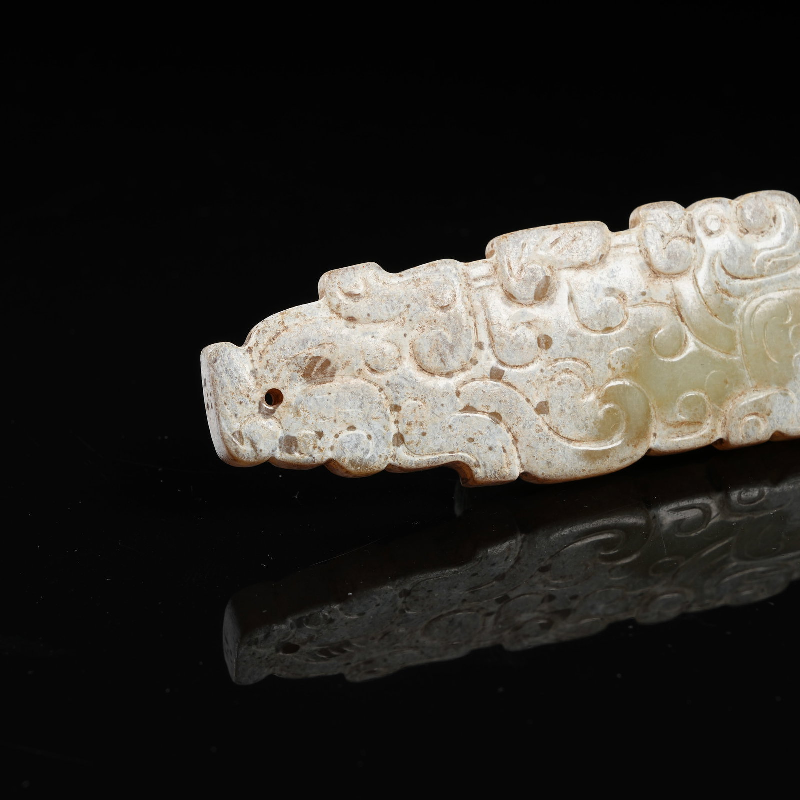A ARCHAIC JADE CLOUD-SCROLL PATTERN PENDANT - 3