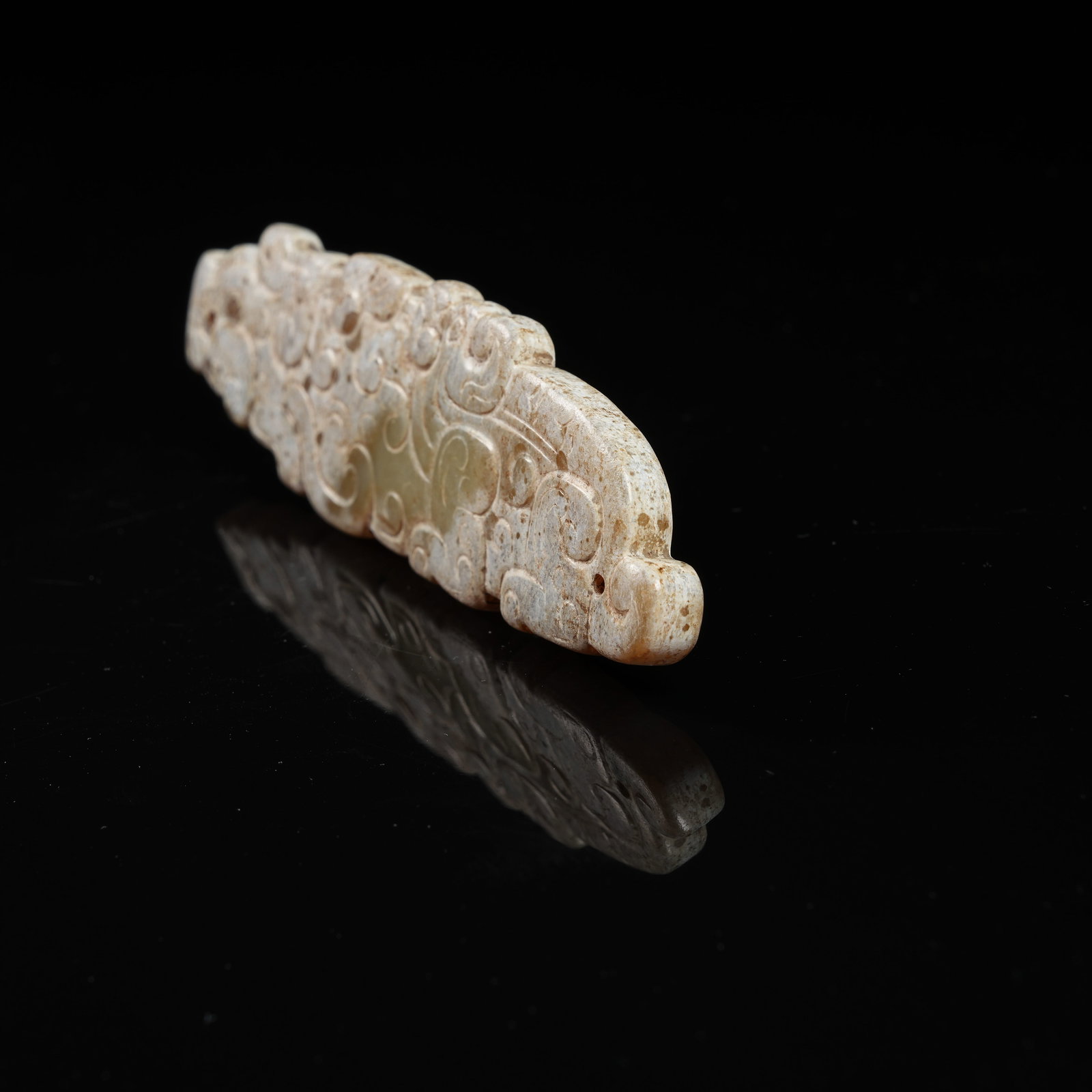 A ARCHAIC JADE CLOUD-SCROLL PATTERN PENDANT - 5
