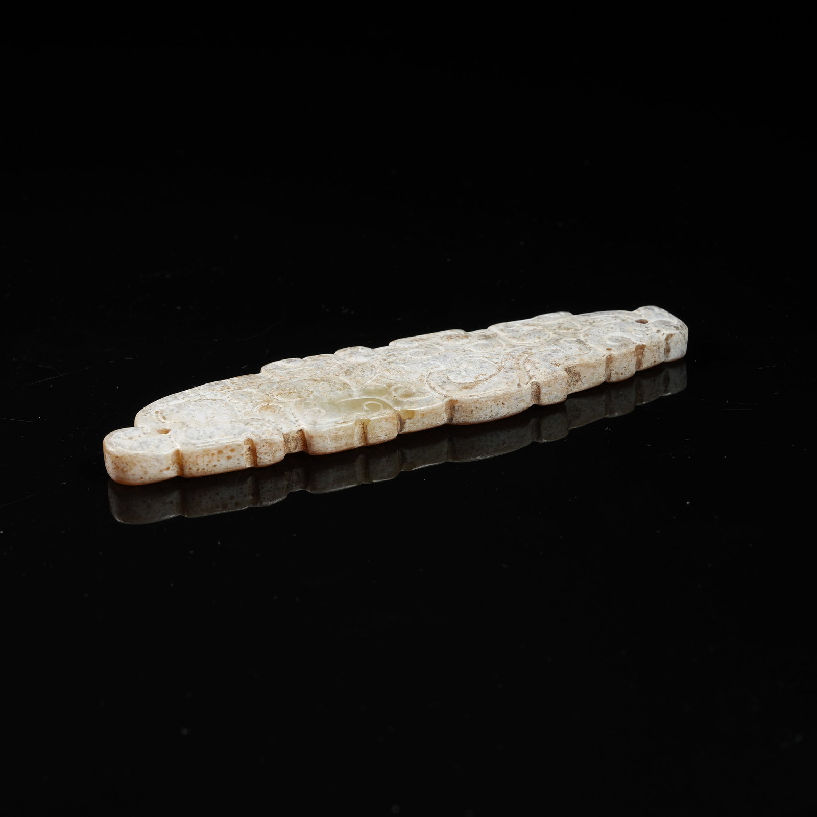 A ARCHAIC JADE CLOUD-SCROLL PATTERN PENDANT - 8