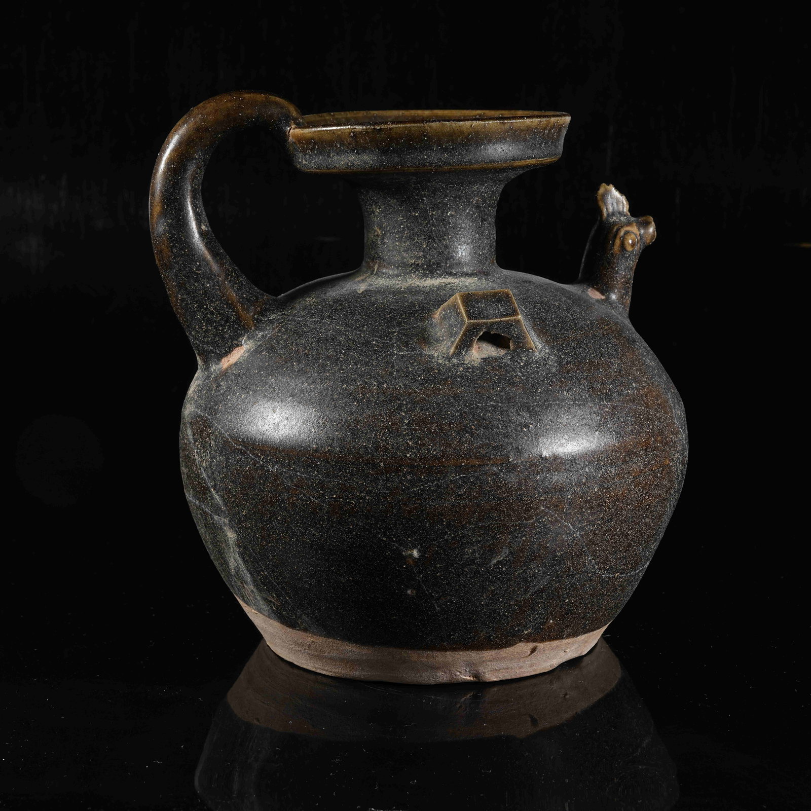 A DEQING KILN CHICKEN-HEAD EWER: Deqing Kiln Chicken-head Ewer