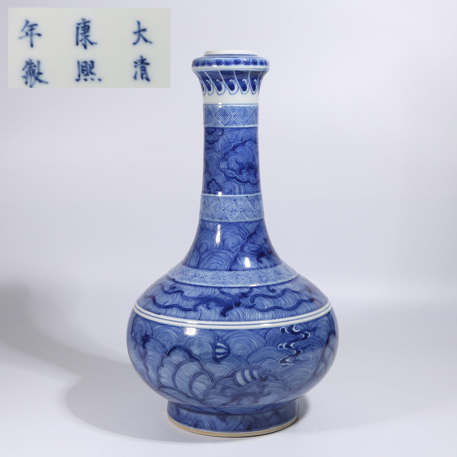 A BLUE-AND-WHITE SEA-BEAST GARLIC-HEAD VASE: Blue-and-White Sea-Beast Garlic-Head Vase
