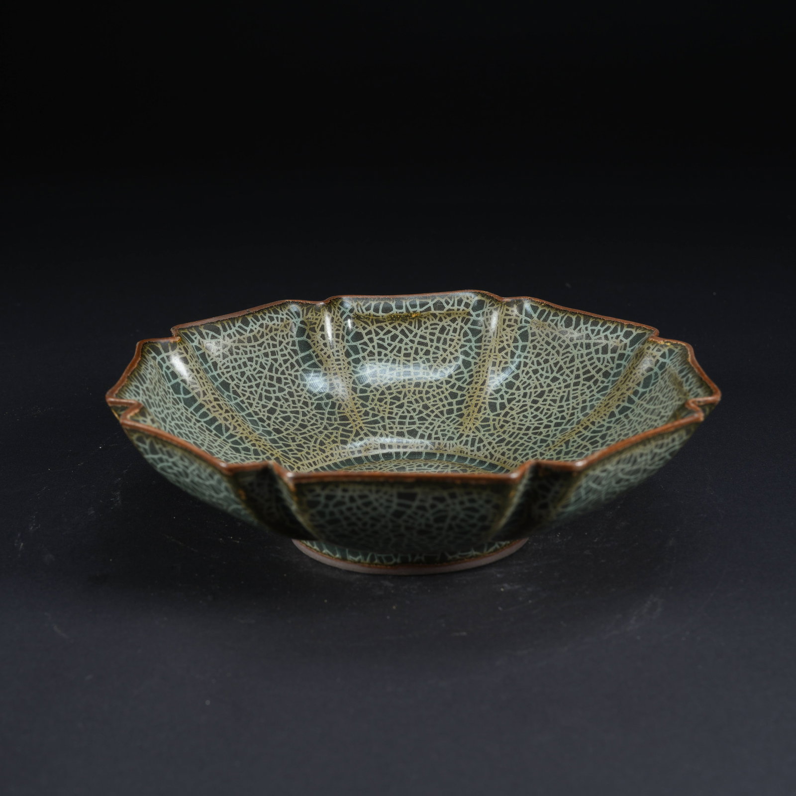A IMITATION GE KILN SUNFLOWER-RIM WASH BASIN (1 of 8)