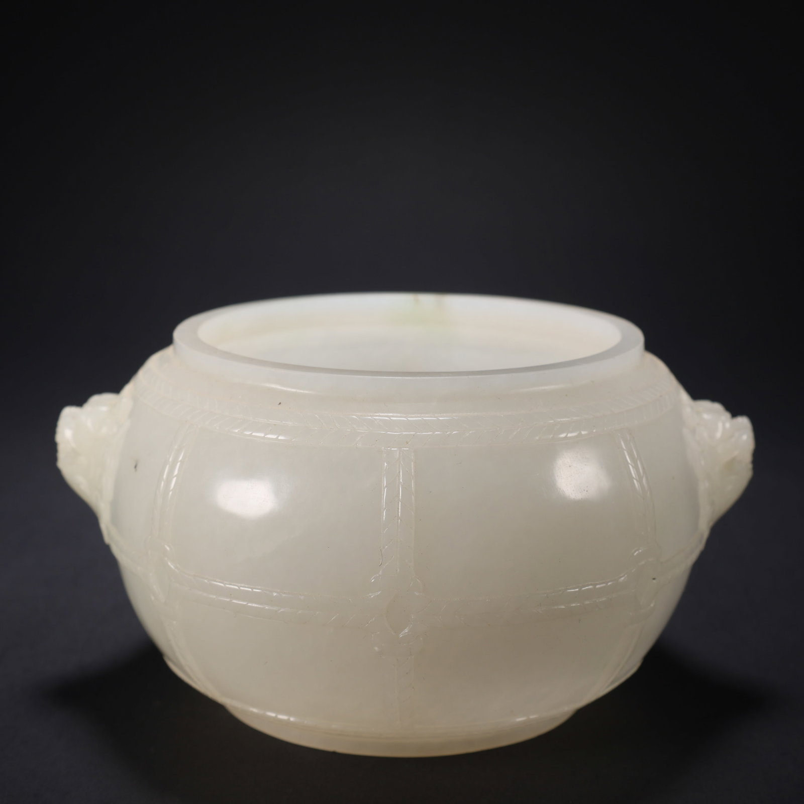 A HETIAN JADE ROPE-PATTERN DOUBLE-DRAGON JAR: Hetian Jade Rope-Pattern Double-Dragon Jar