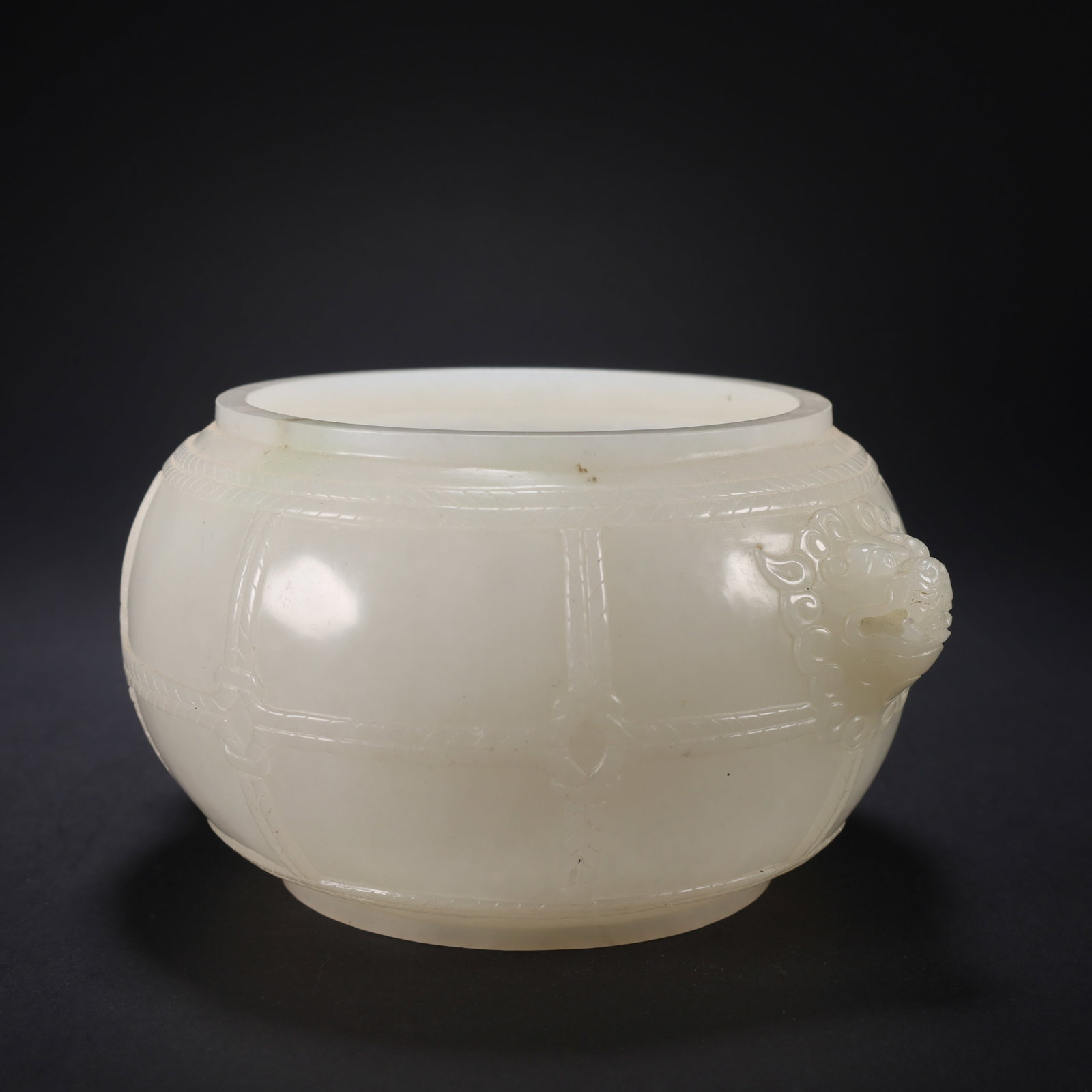 A HETIAN JADE ROPE-PATTERN DOUBLE-DRAGON JAR - 6