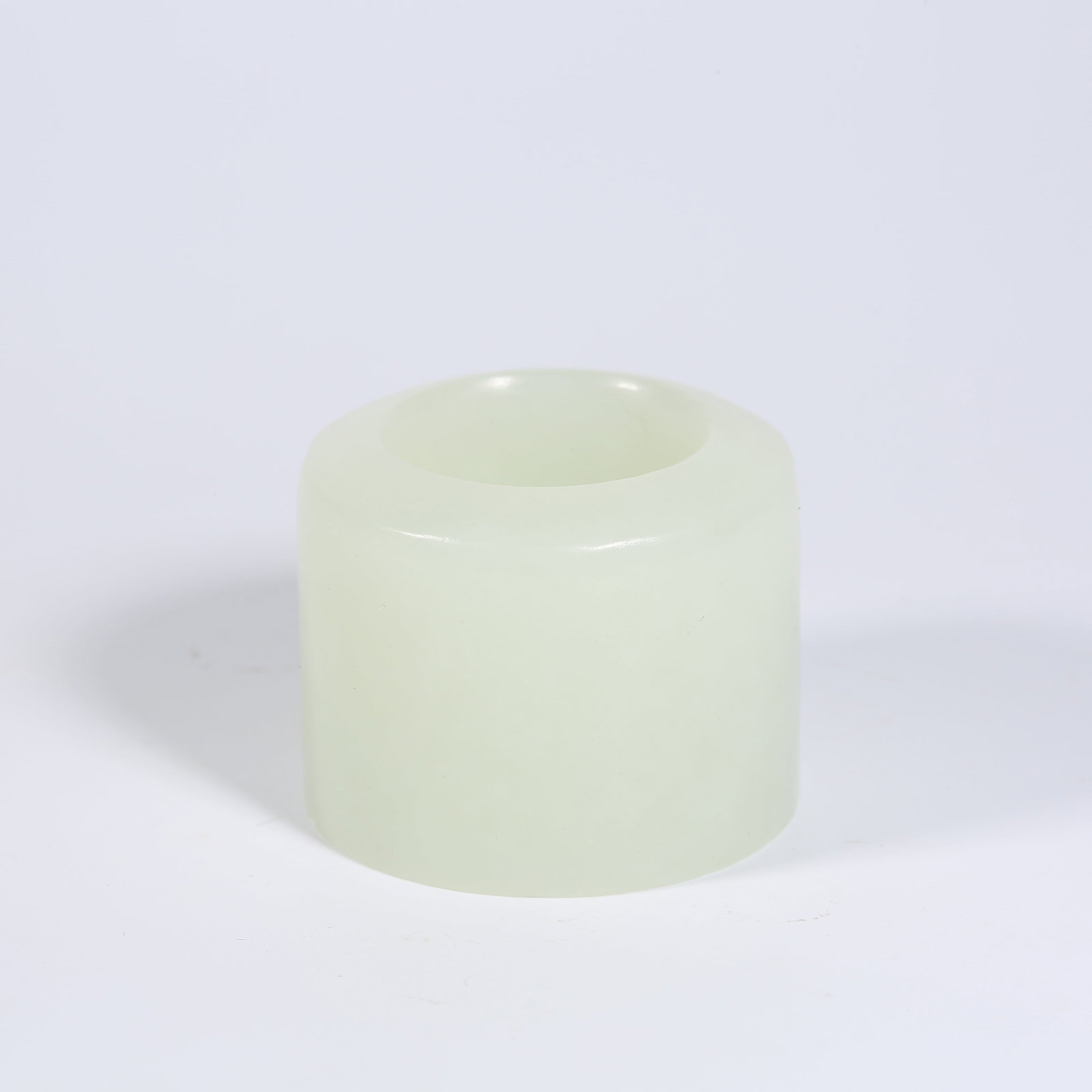 A HETIAN WHITE JADE RING: Hetian White Jade Ring