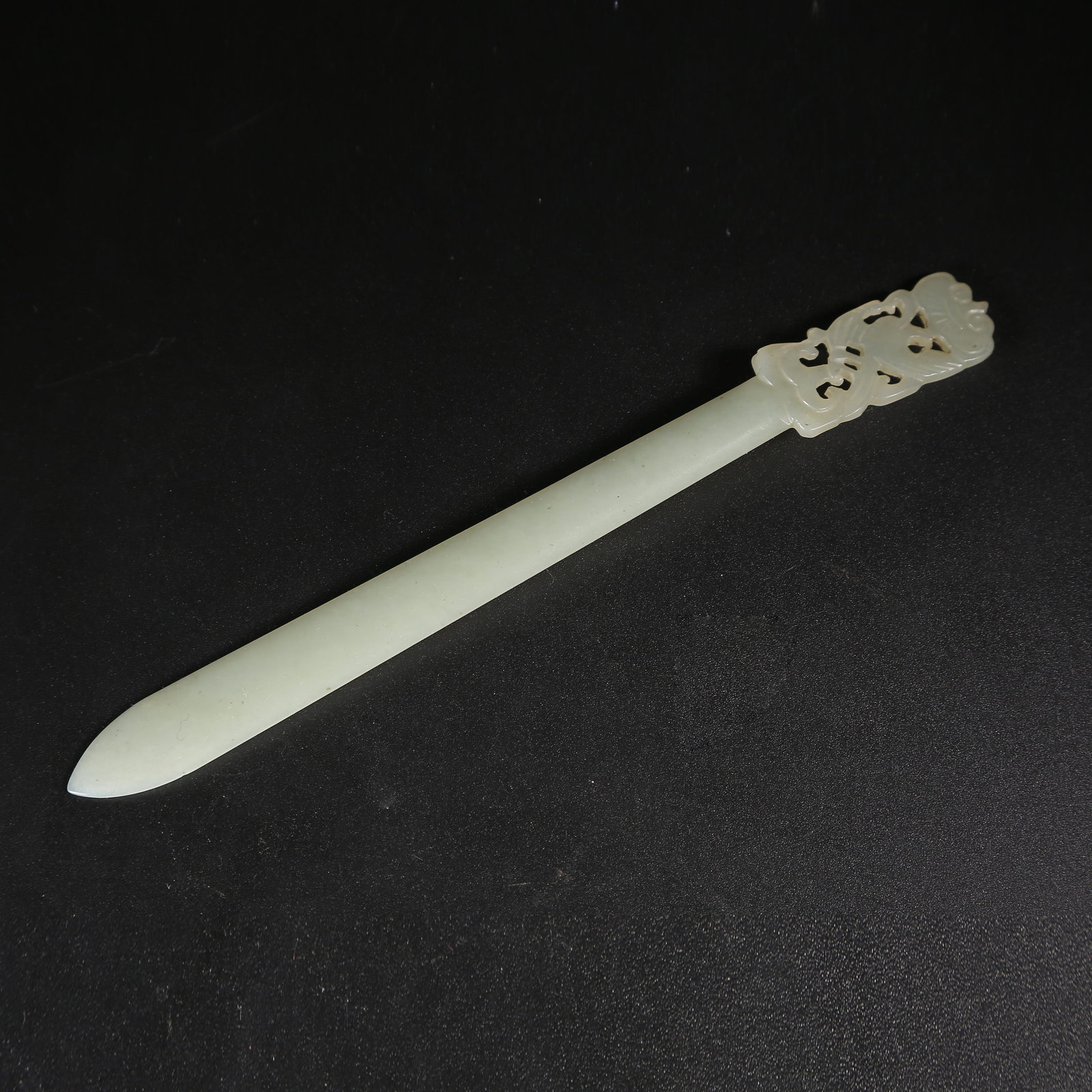 A HETIAN JADE HAIRPIN: Hetian Jade Hairpin