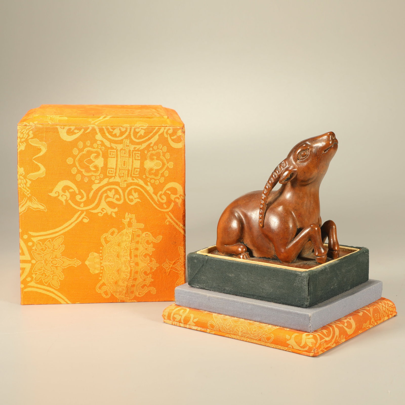 A BOXWOOD SEAL WITH SHEEP KNOB: Boxwood Seal with Sheep Knob