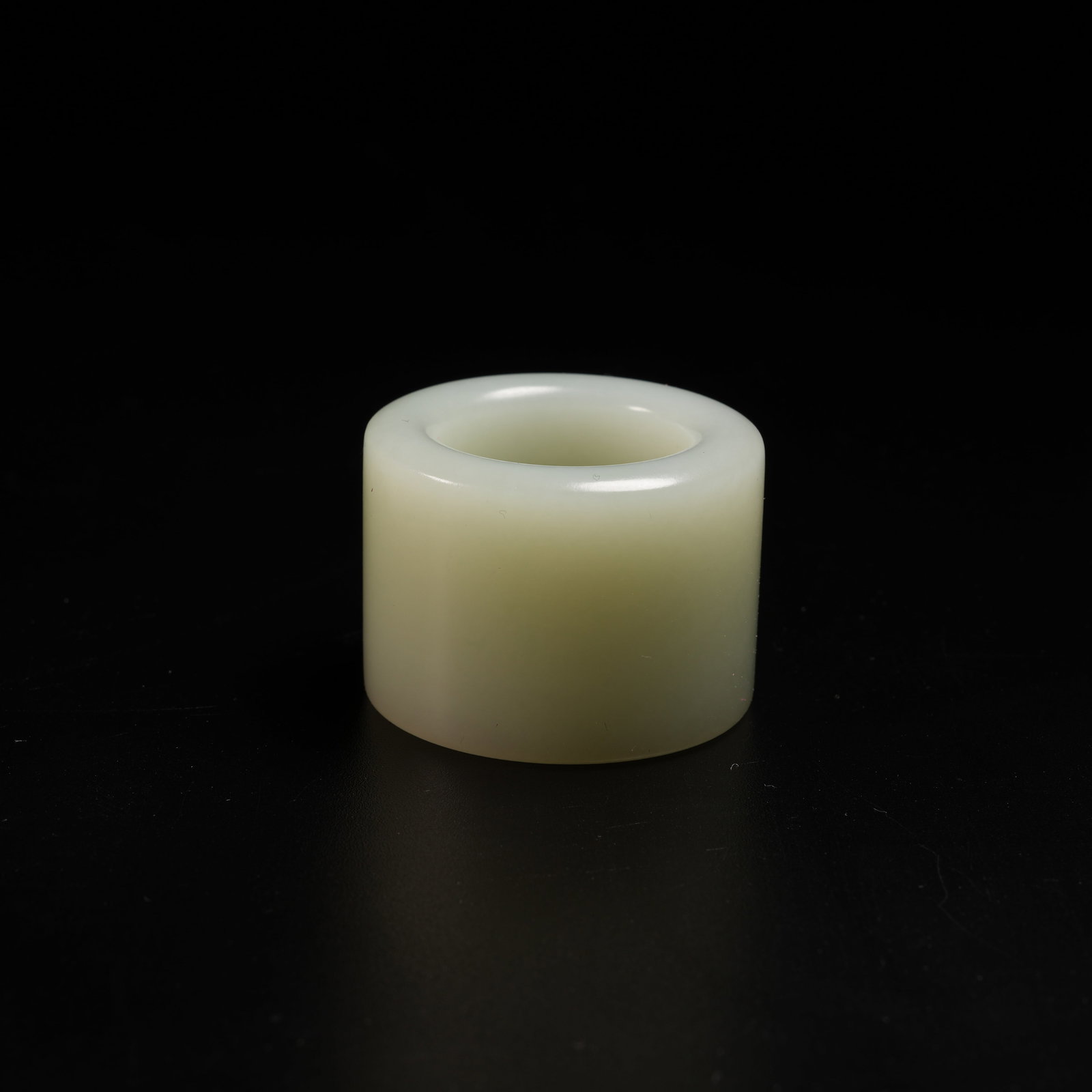A HETIAN WHITE JADE ARCHER’S RING: Hetian White Jade Archer’s Ring