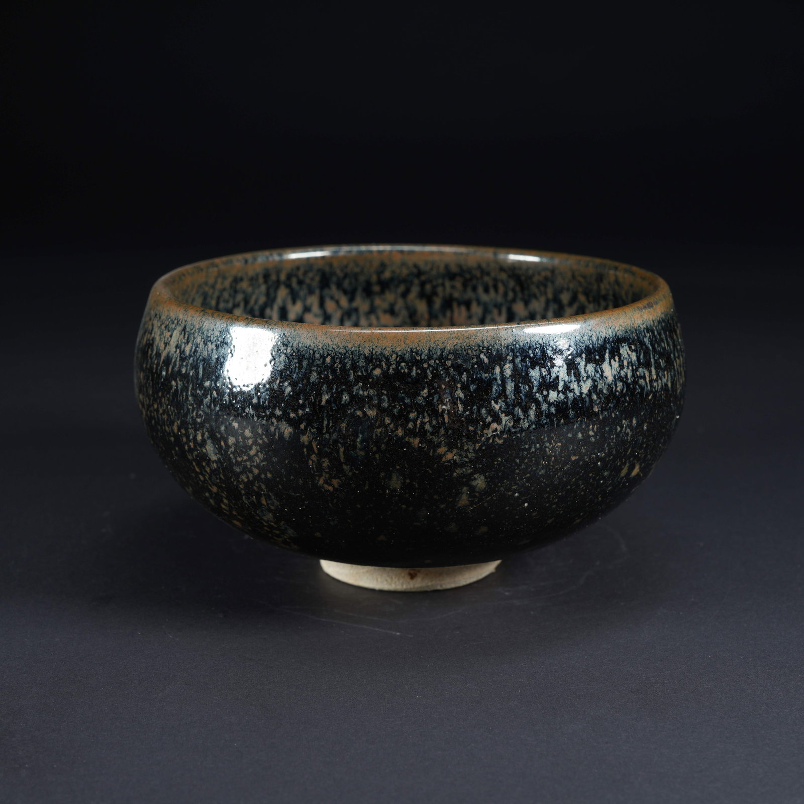 A JIAN KILN BOWL-SHAPED TEA BOWL: Jian Kiln Bowl-Shaped Tea Bowl