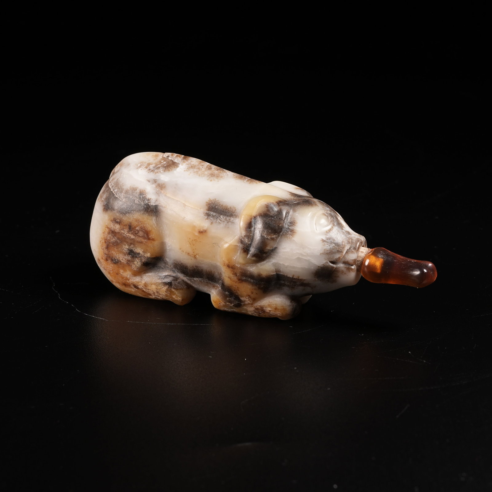 A HETIAN JADE RECUMBENT PIG SNUFF BOTTLE: Hetian Jade Recumbent Pig Snuff Bottle