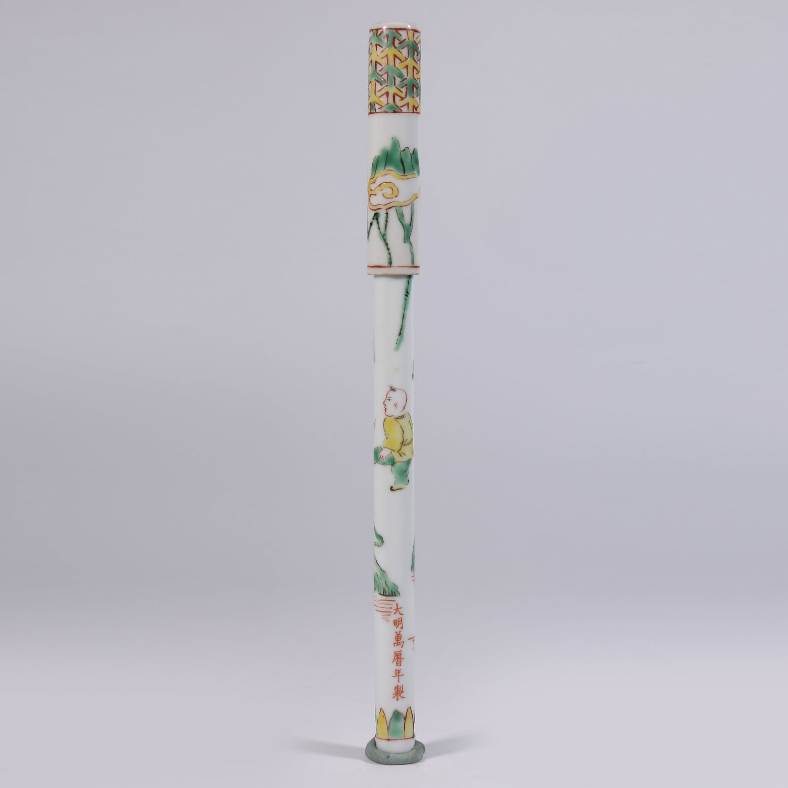 A WUCAI BRUSH HOLDER WITH CHILDREN AT PLAY PATTERN (1 of 9)