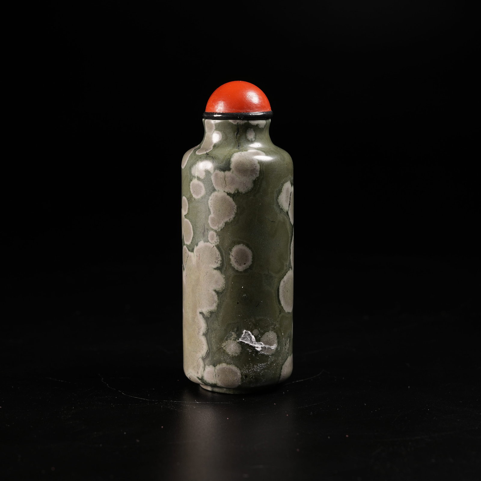 A "PATCH STONE" SNUFF BOTTLE - 2