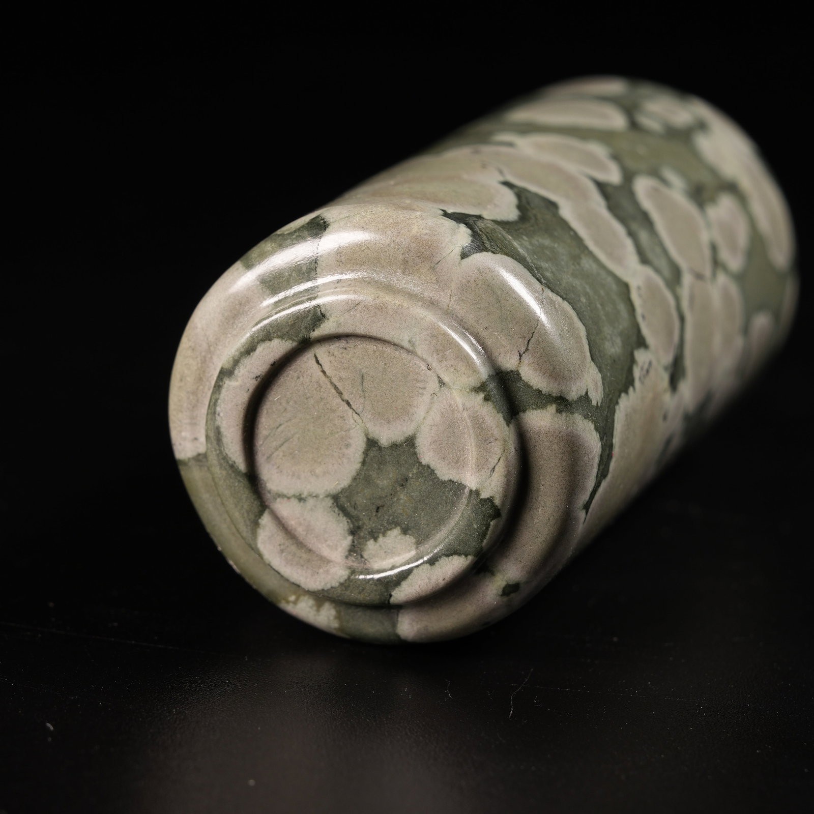 A "PATCH STONE" SNUFF BOTTLE - 9