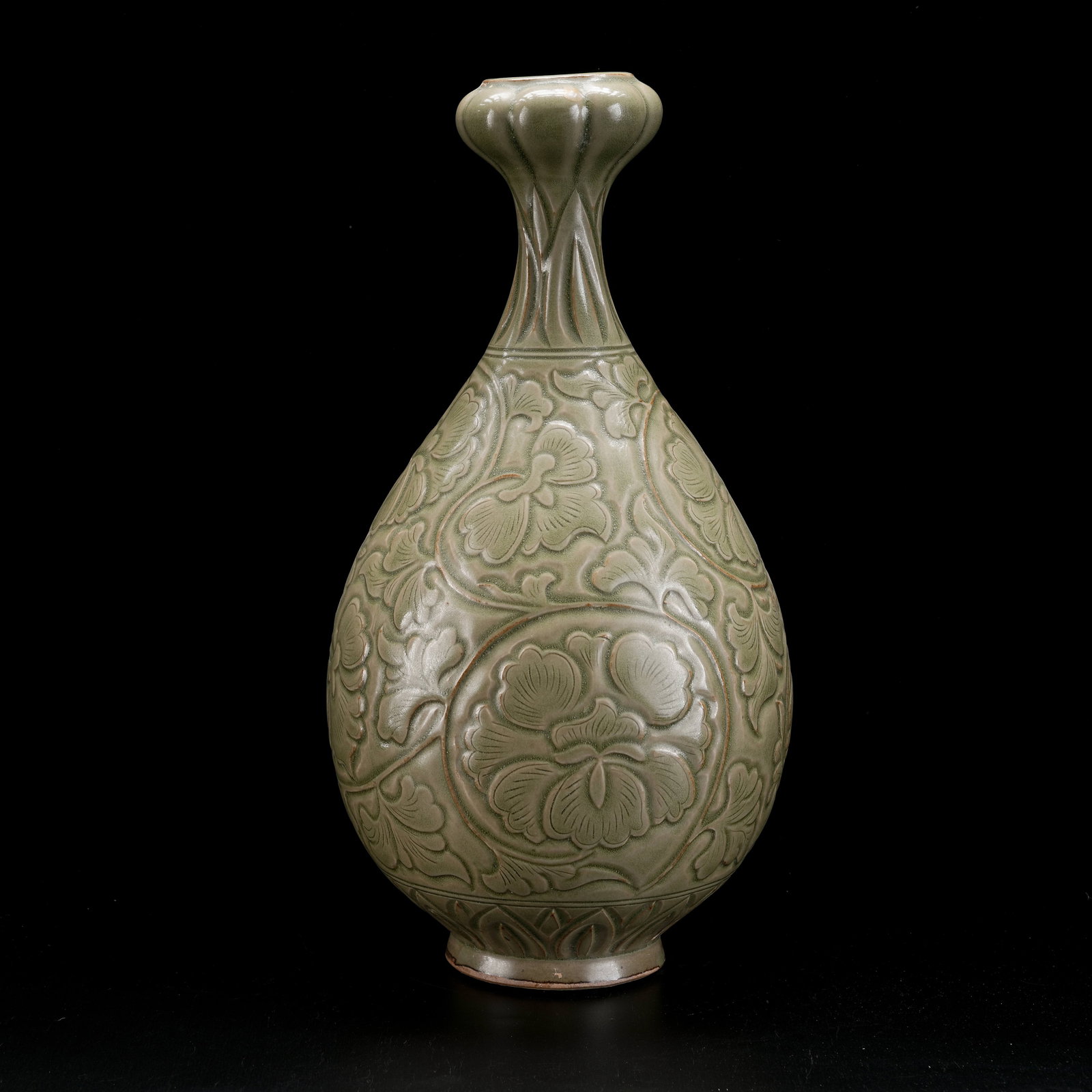 A YAOZHOU KILN CARVED GARLIC-SHAPED BOTTLE: Yaozhou Kiln Carved Garlic-Shaped Bottle