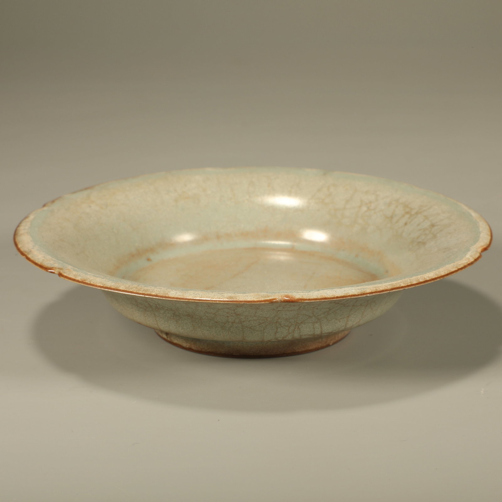 A OFFICIAL KILN SUNFLOWER-RIMMED PLATE (1 of 6)