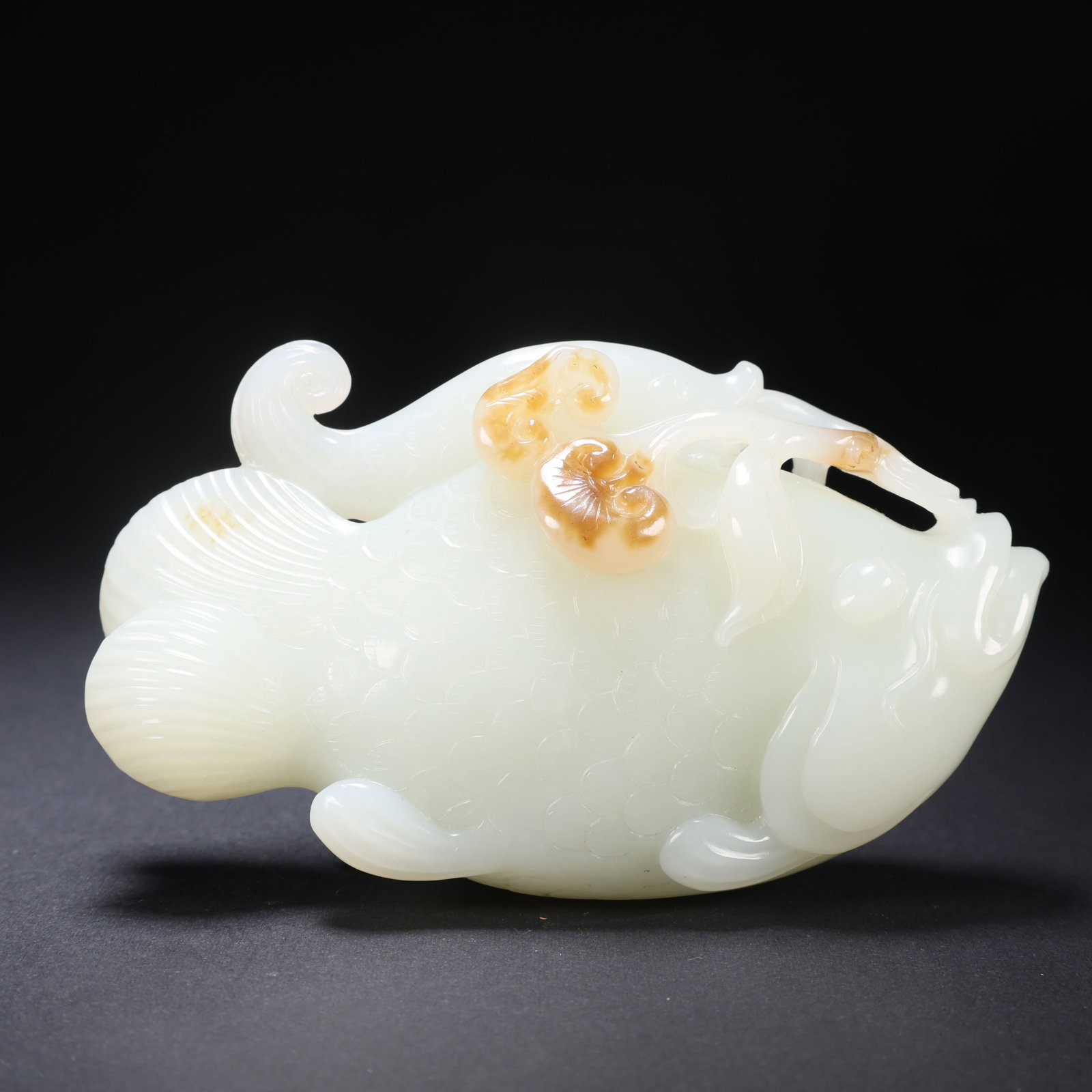 A HETIAN JADE PAIR OF FISH: Hetian Jade Pair of Fish