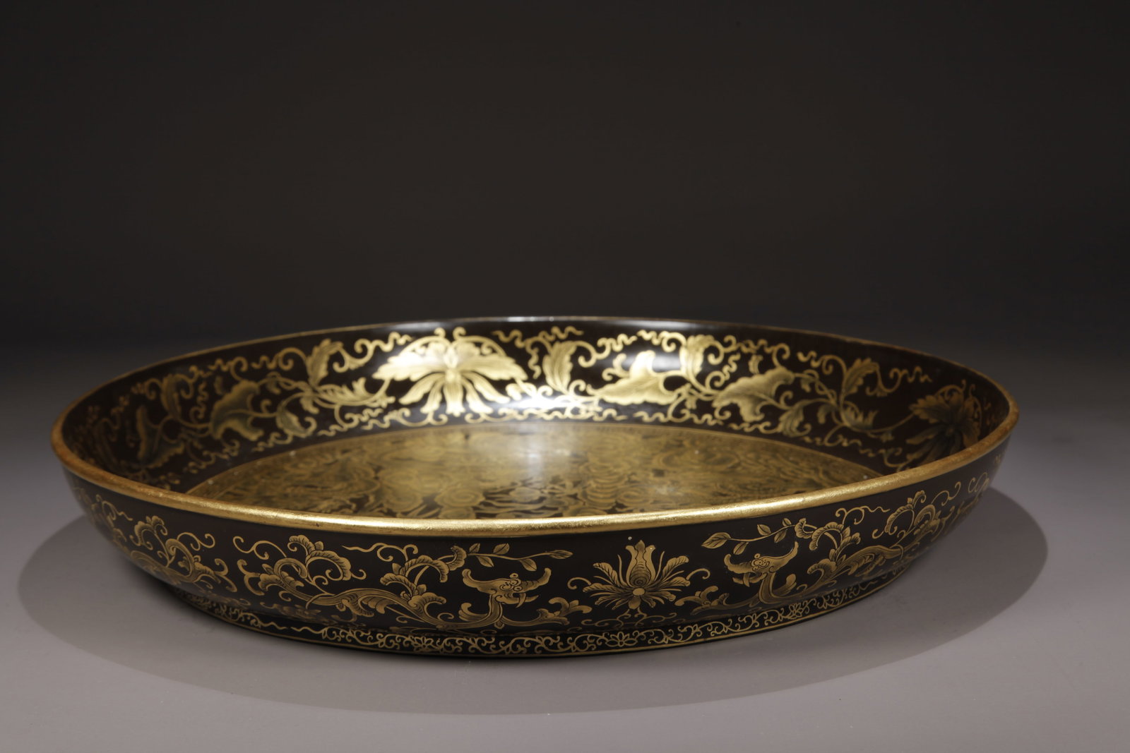 A LACQUER WITH GILDED FIVE-DRAGON PATTERN PLATE - 5