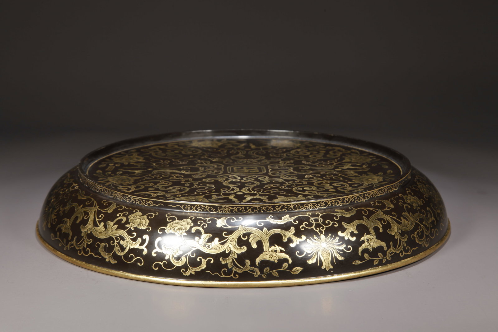 A LACQUER WITH GILDED FIVE-DRAGON PATTERN PLATE - 6
