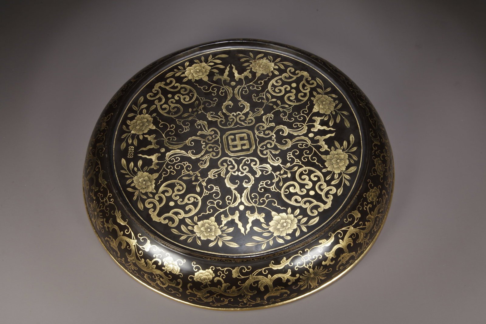 A LACQUER WITH GILDED FIVE-DRAGON PATTERN PLATE - 7