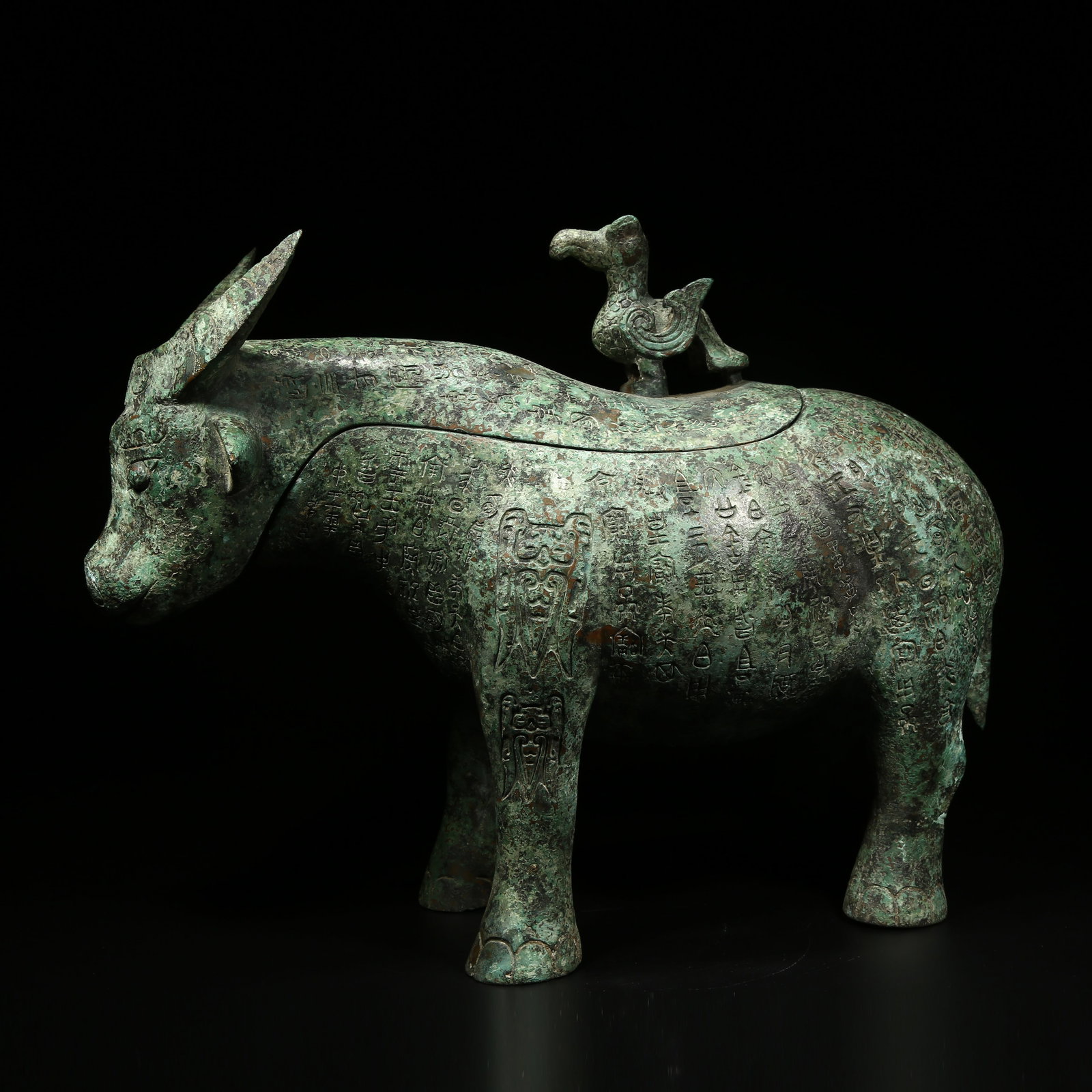 A BRONZE SACRIFICIAL ZUN VESSEL (1 of 10)