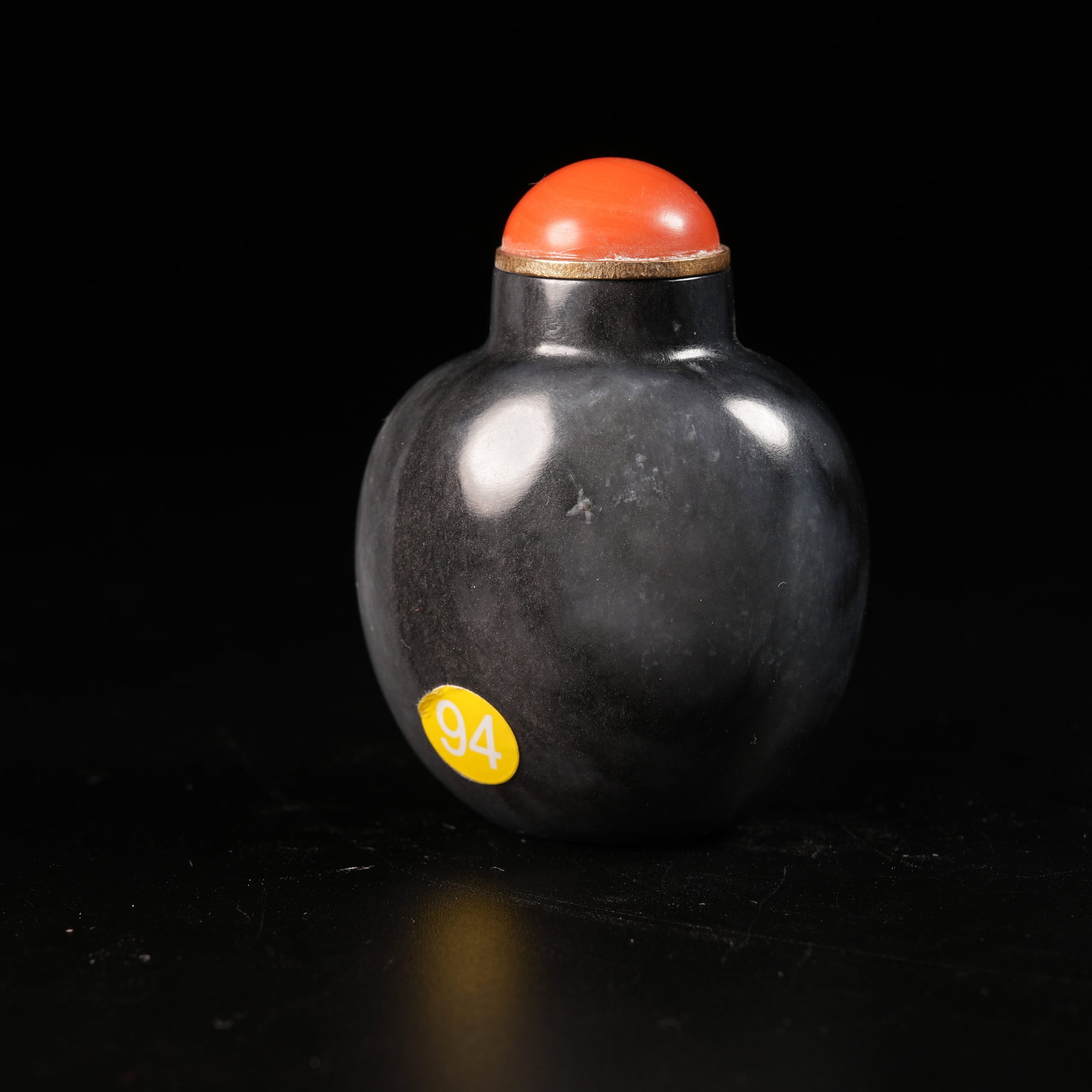 A HETIAN BLACK JADE SNUFF BOTTLE (1 of 9)