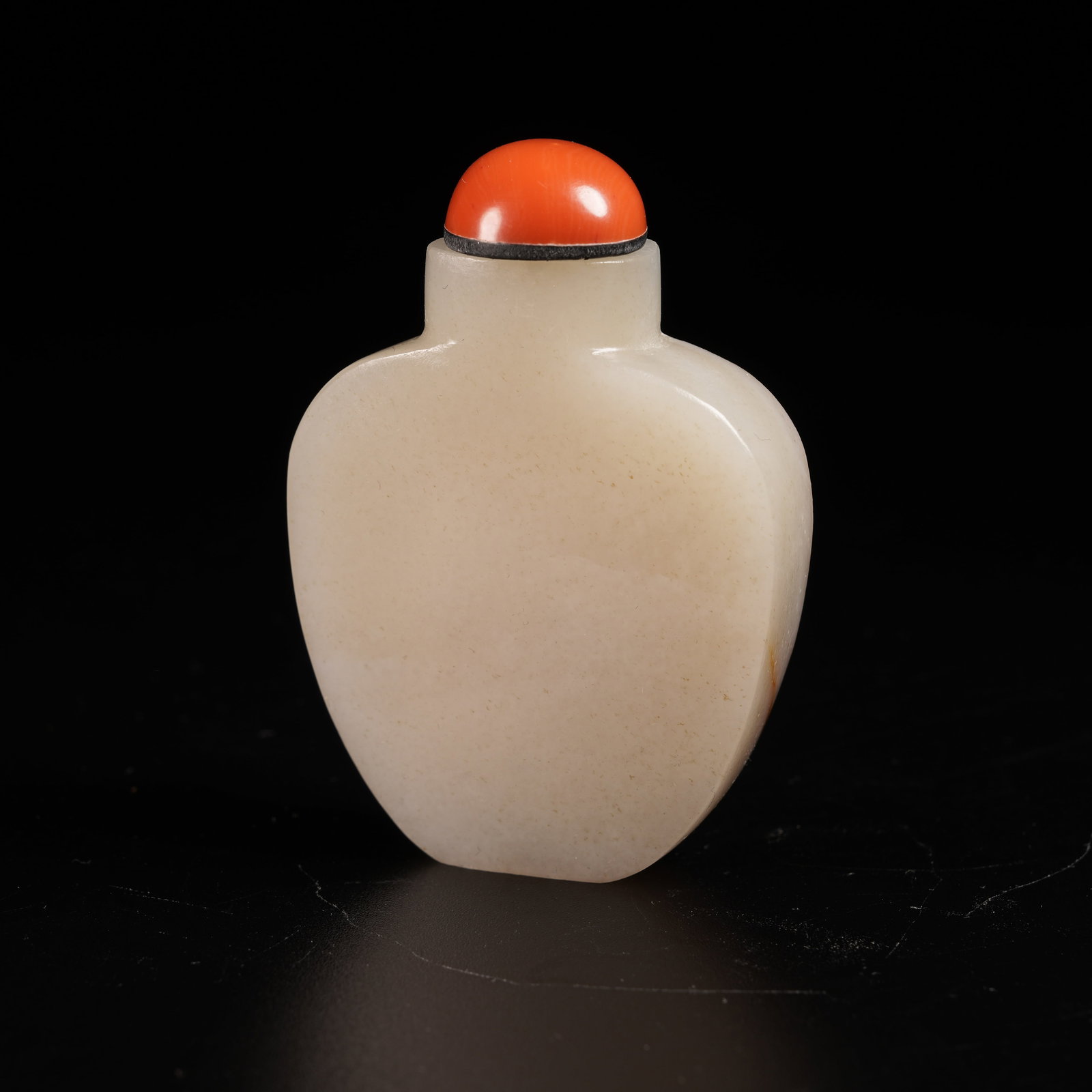 A HETIAN JADE SNUFF BOTTLE (1 of 8)