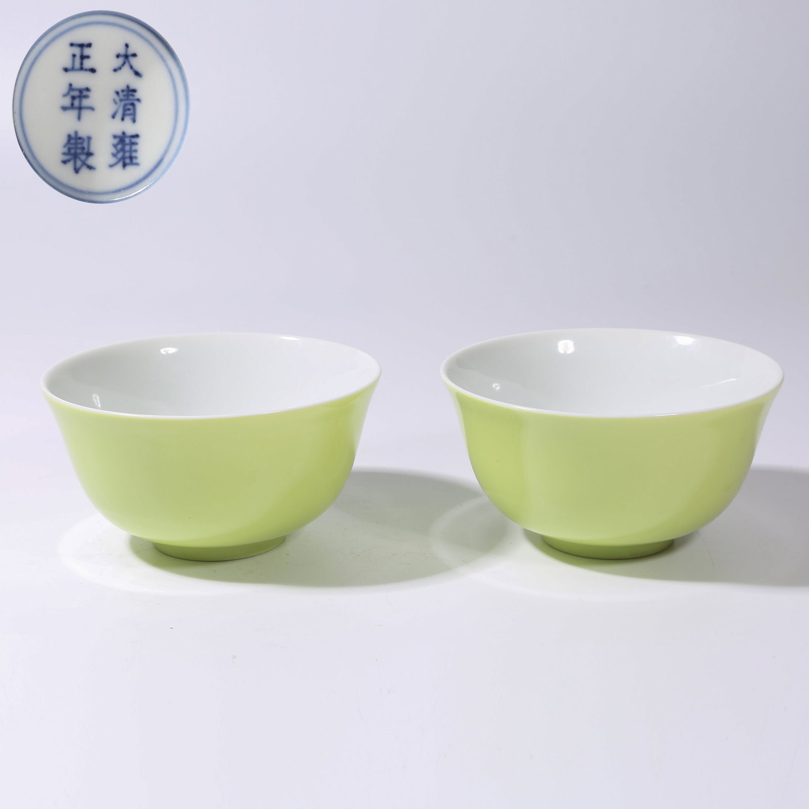 A SET OF APPLE-GREEN GLAZE CUPS: Set of Apple-Green Glaze Cups