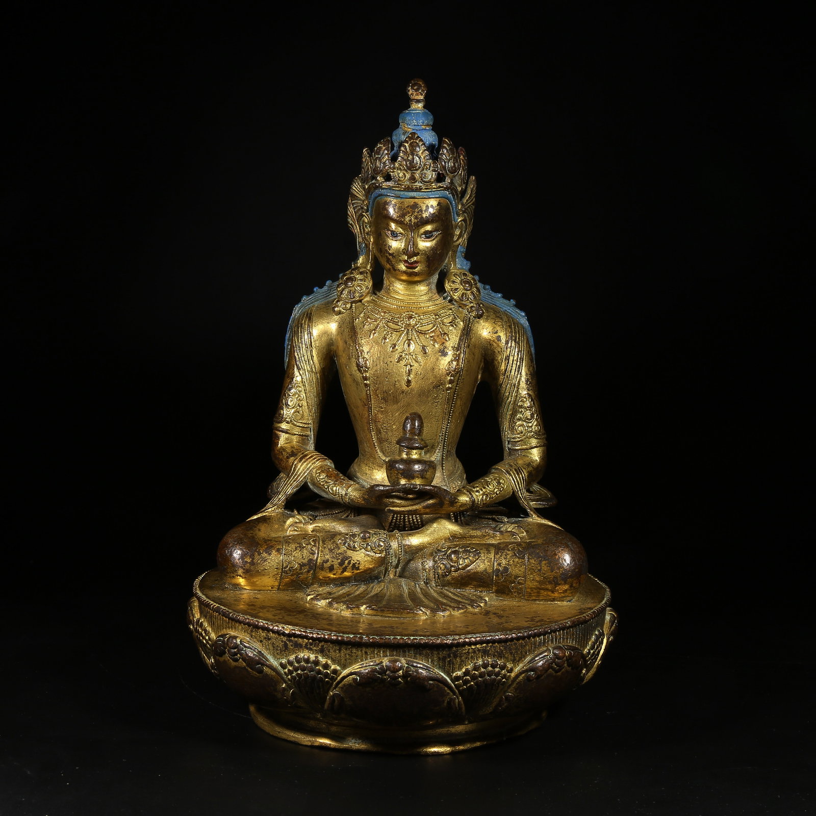 A GILT-BRONZE STATUE OF AMITAYUS BUDDHA: Gilt-Bronze Statue of Amitayus Buddha