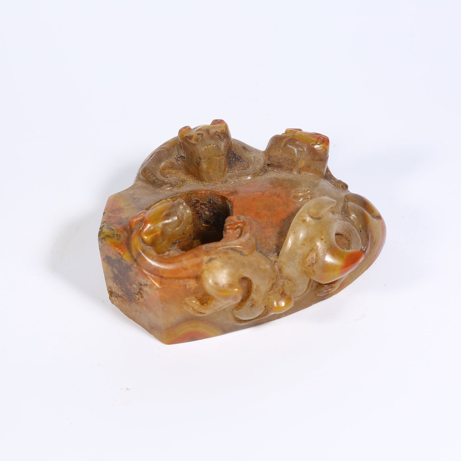 A RED-BANDED AGATE CHICKEN-HEART PENDANT WITH CHI-DRAGON MOTIF: Red-Banded Agate Chicken-Heart Pendant with Chi-Dragon Motif