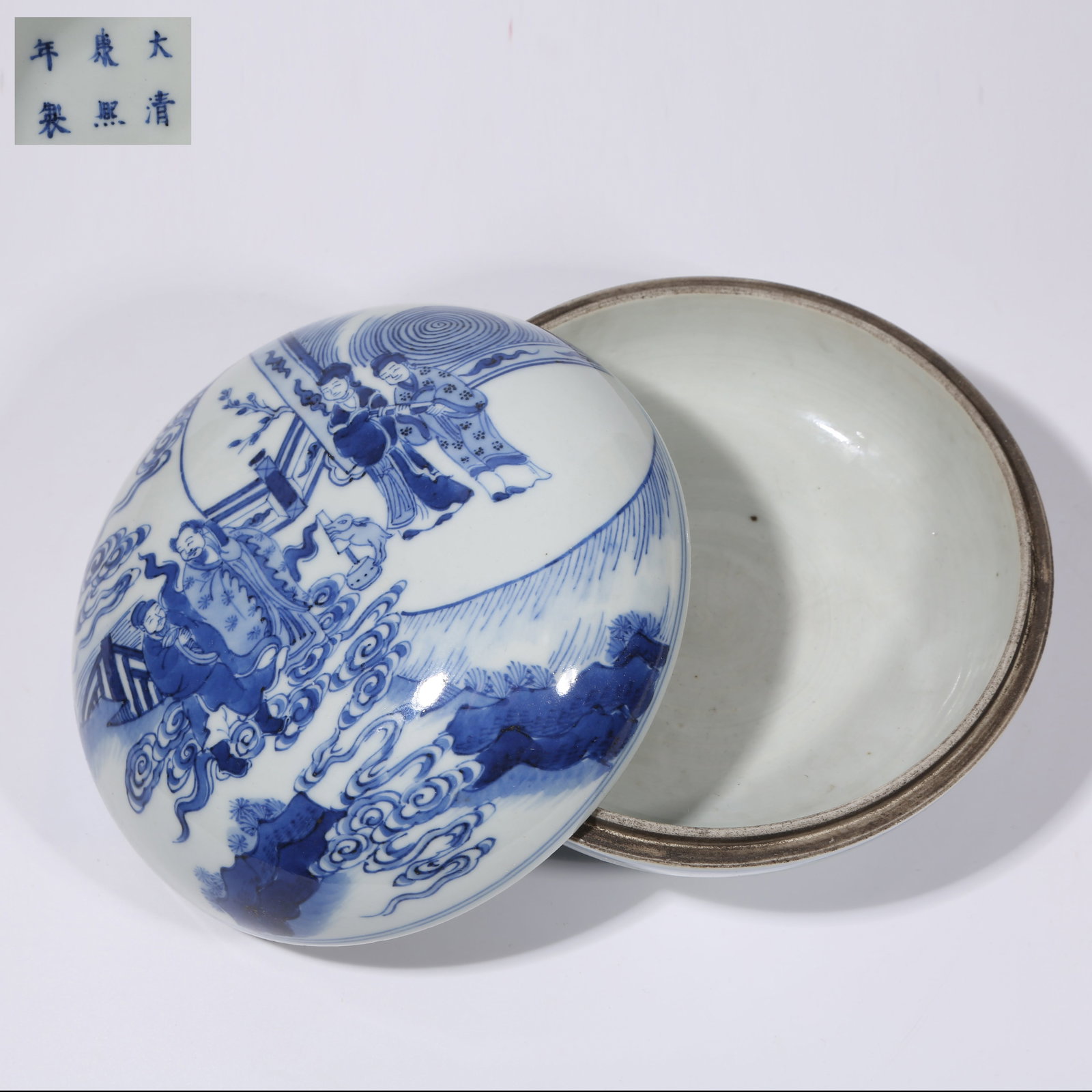 A BLUE-AND-WHITE FIGURE NARRATIVE COVERED BOX (1 of 8)