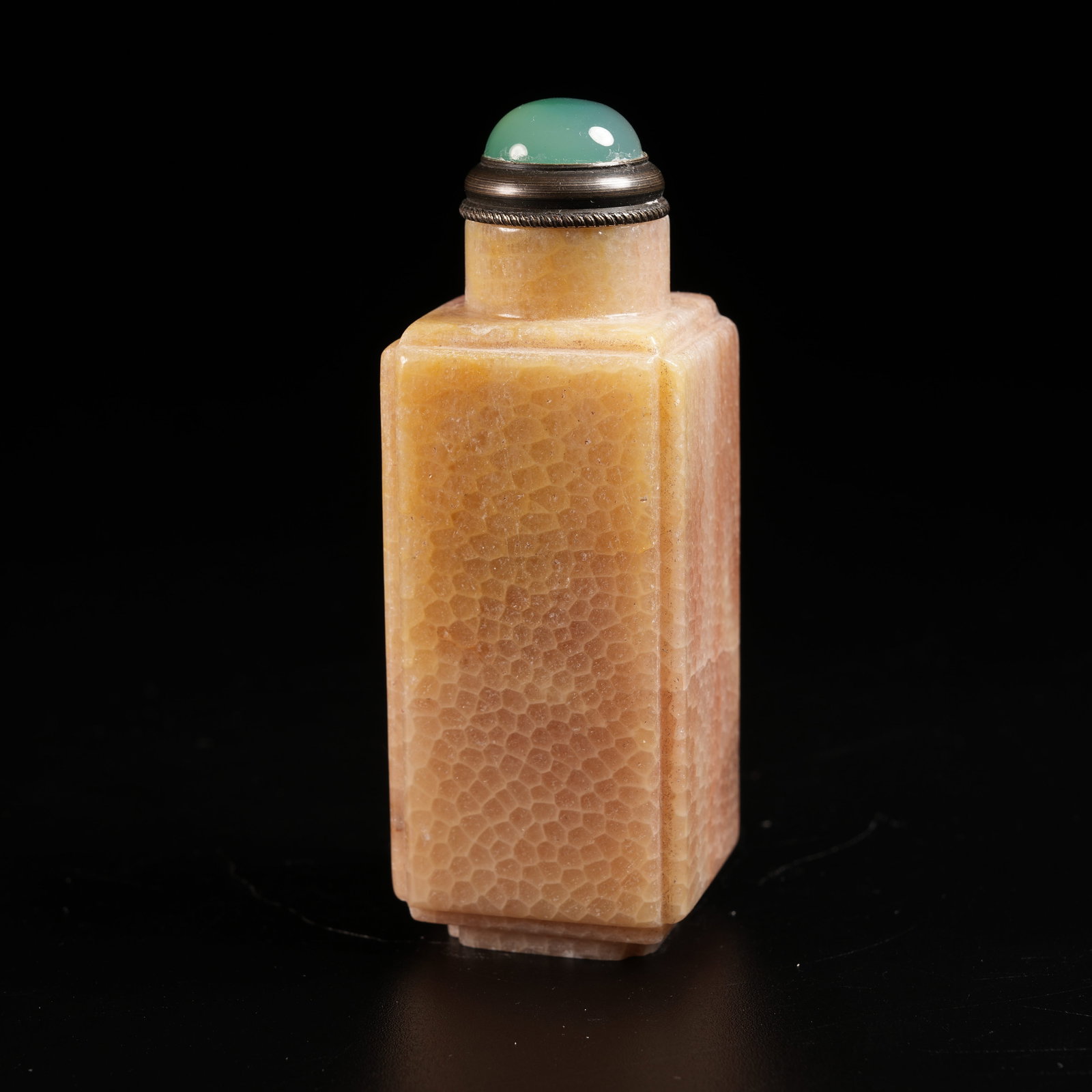 A SHOUSHAN STONE SQUARE SNUFF BOTTLE (1 of 9)