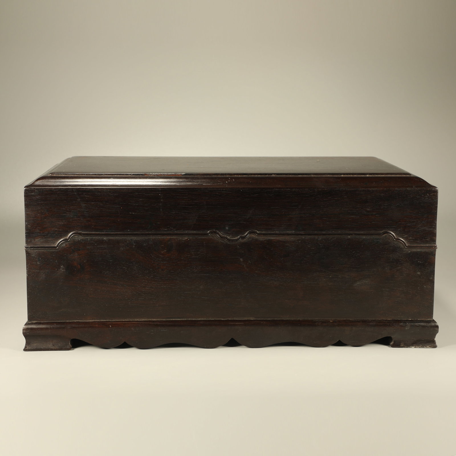 A PLAIN RED SANDALWOOD SCHOLAR'S BOX (1 of 6)
